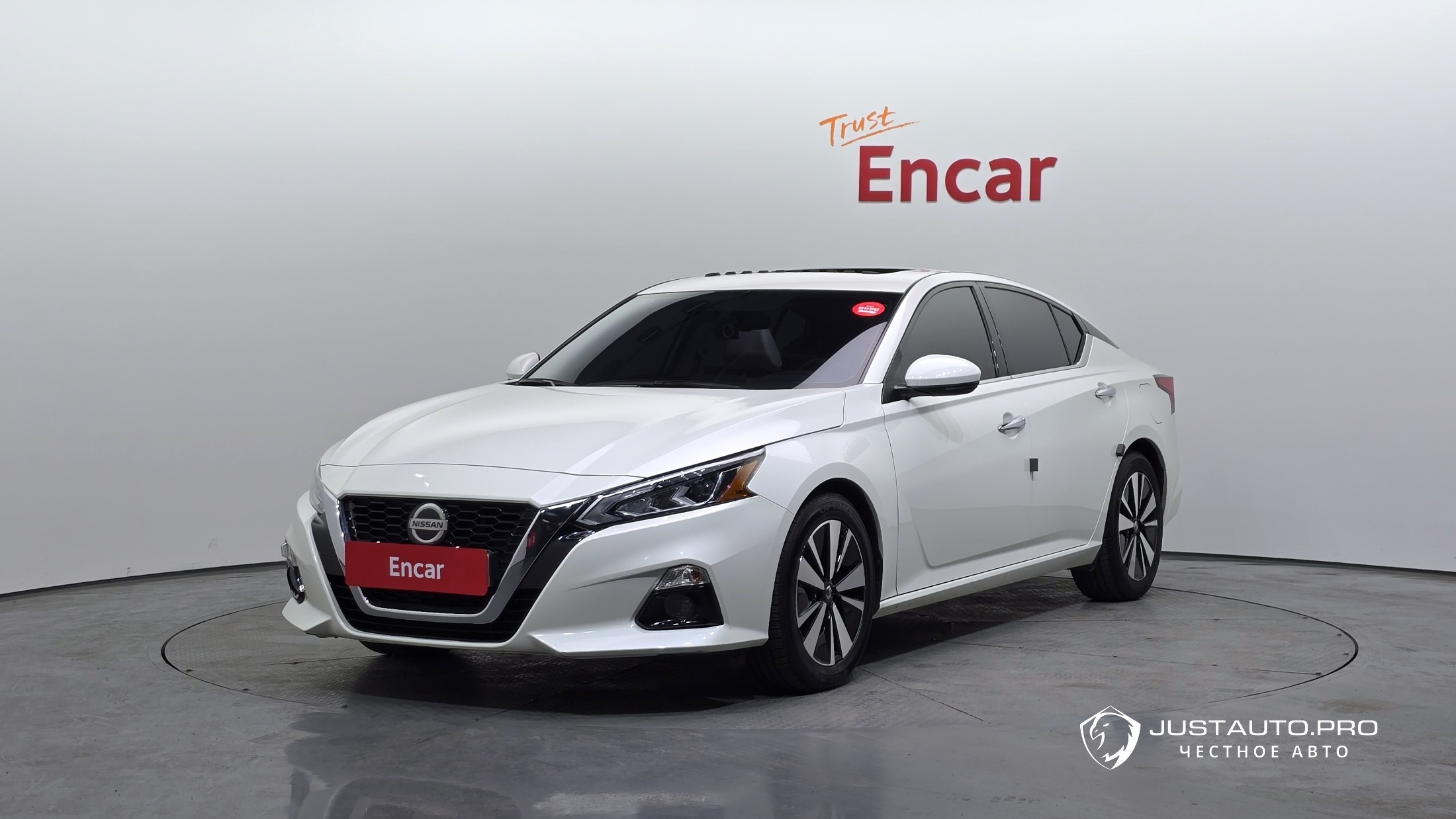 Автомобиль Nissan Altima