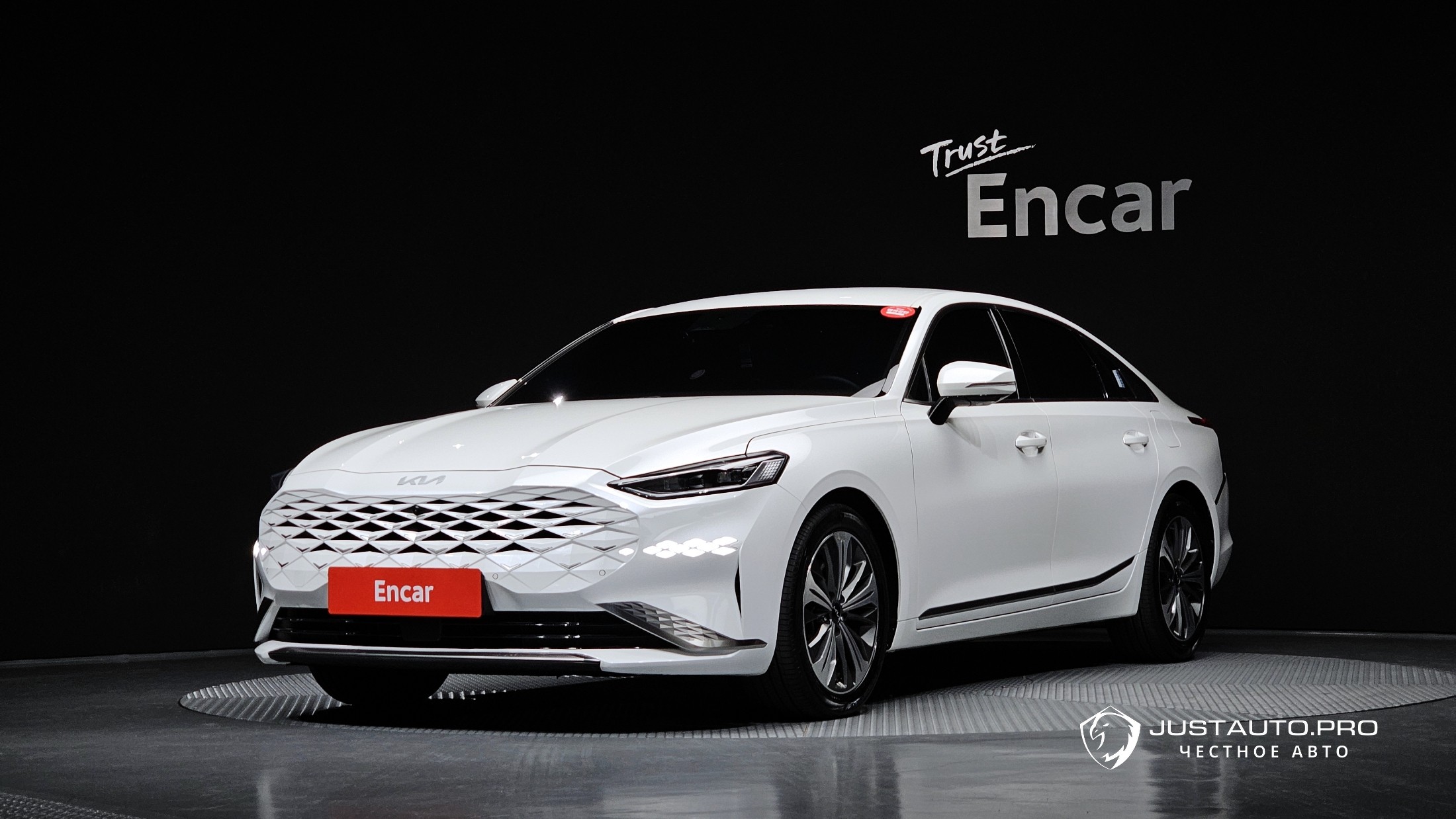 Автомобиль Kia K8