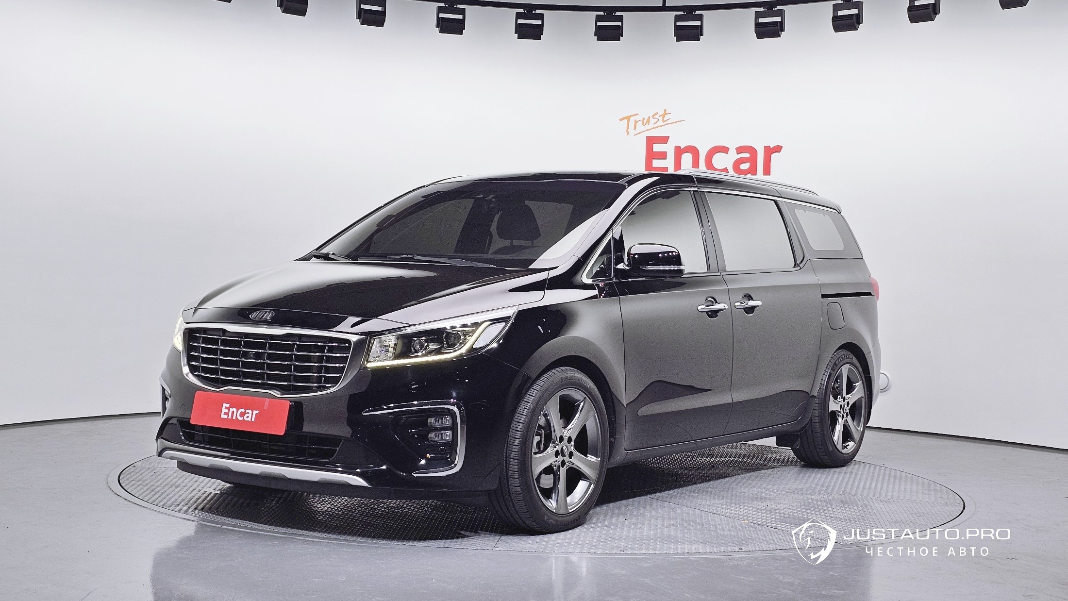Автомобиль Kia Canival