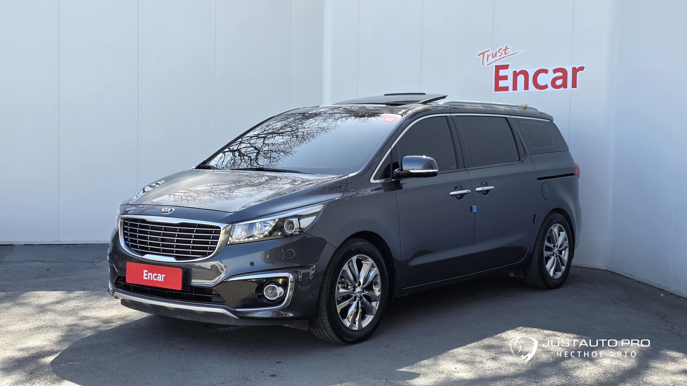 Автомобиль Kia Canival
