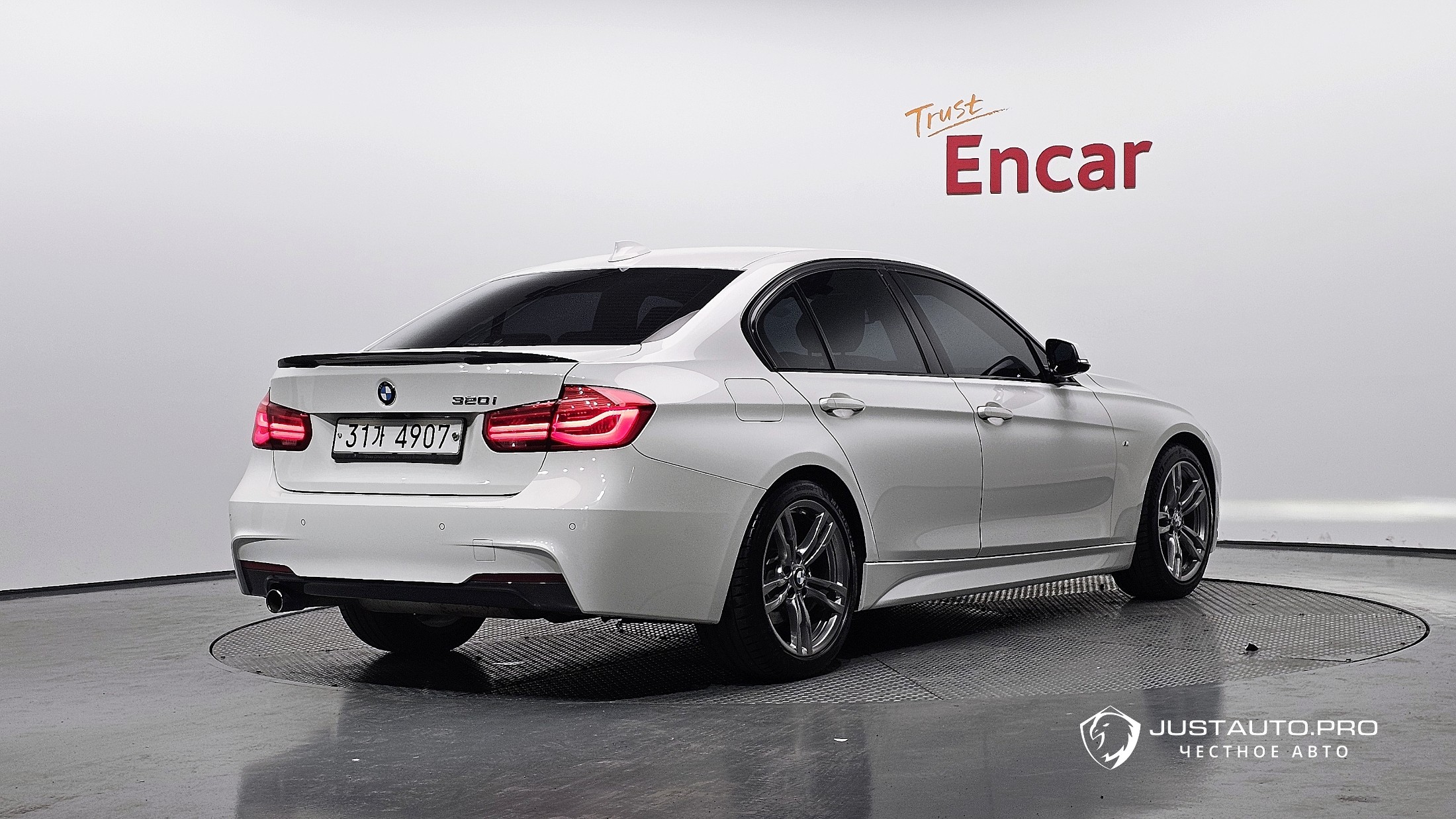 Автомобиль BMW 3-Series
