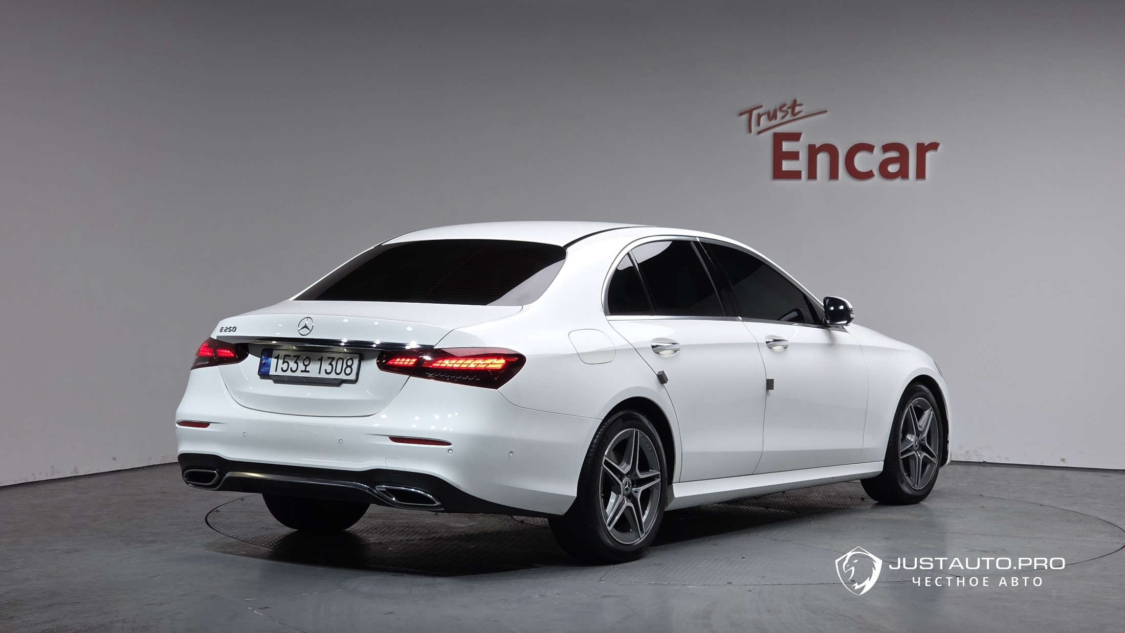 Автомобиль Mercedes-Benz E-Class