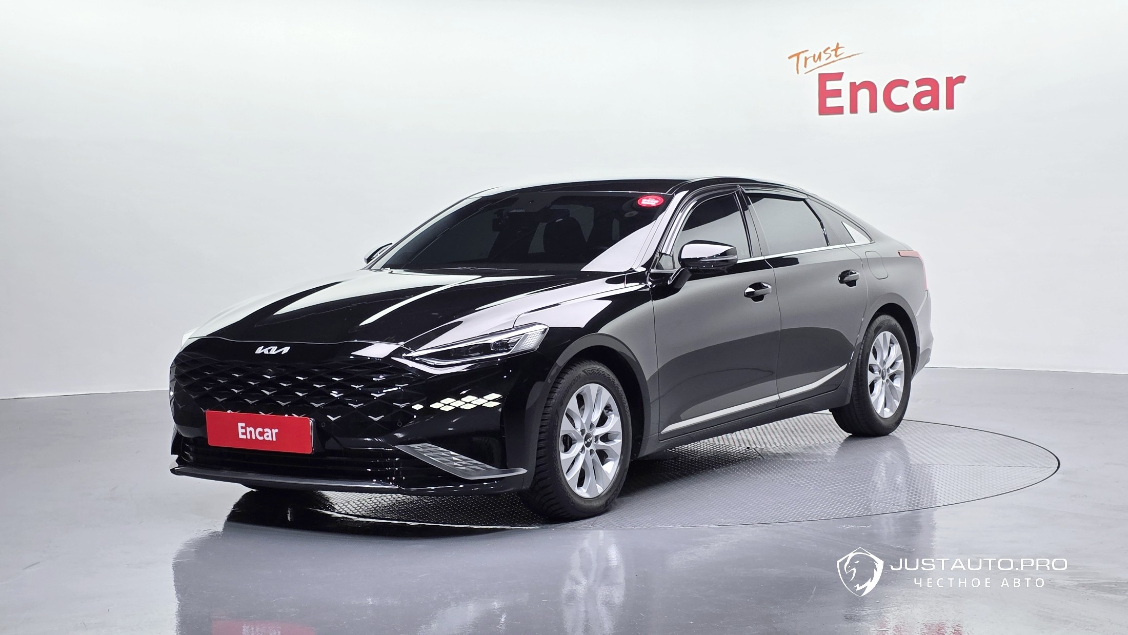 Автомобиль Kia K8