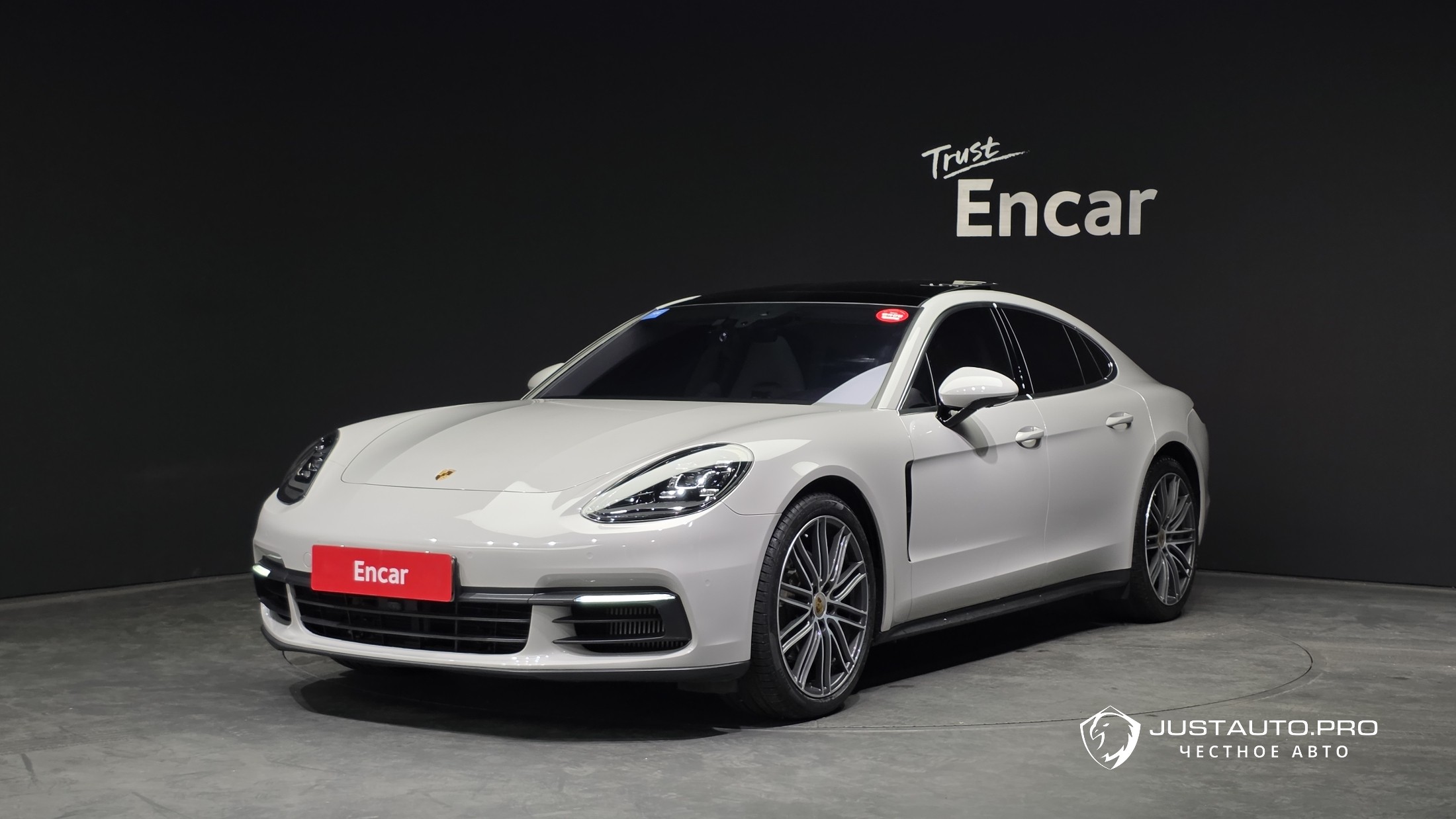 Автомобиль Porsche Panamera