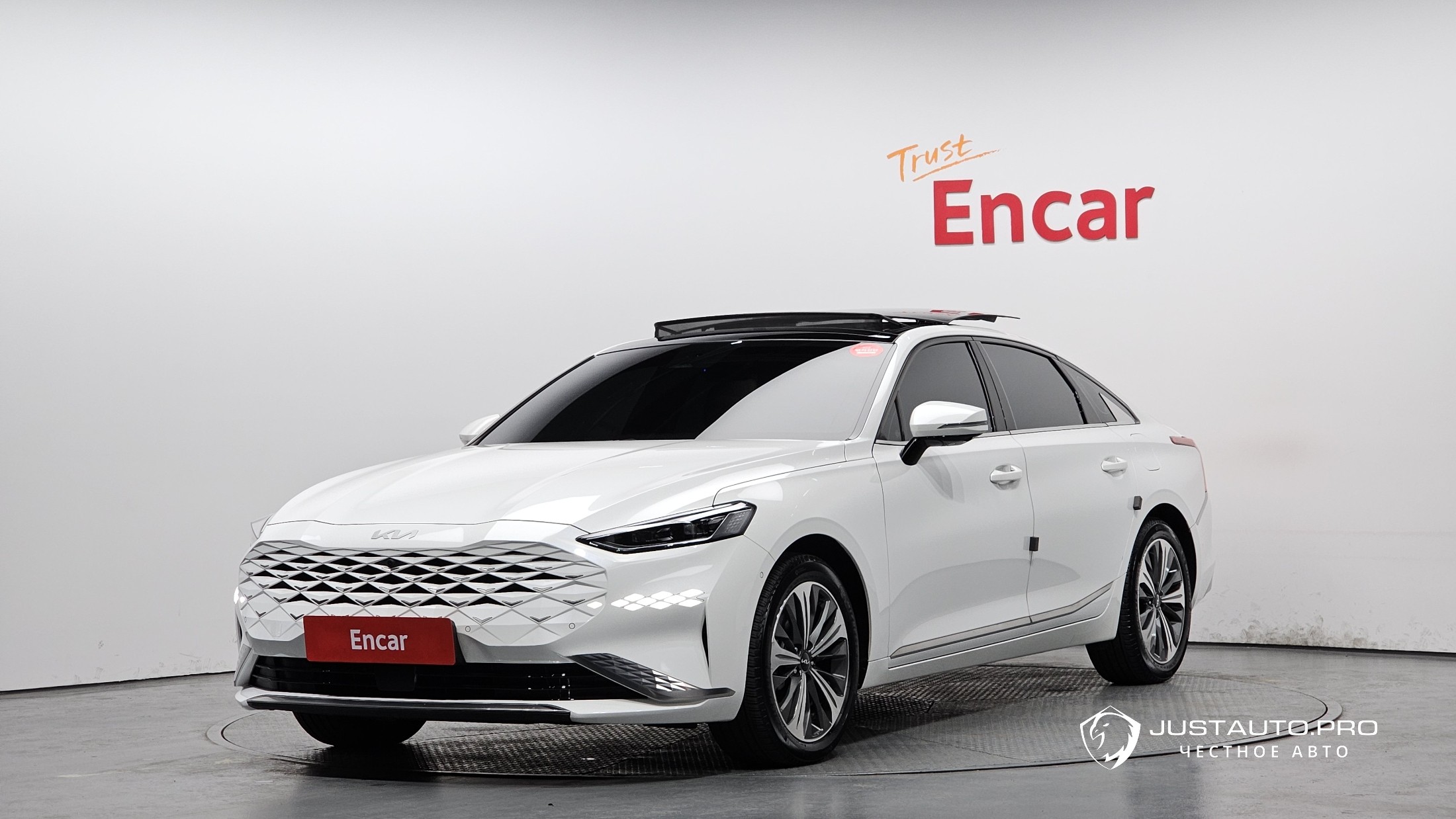 Автомобиль Kia K8