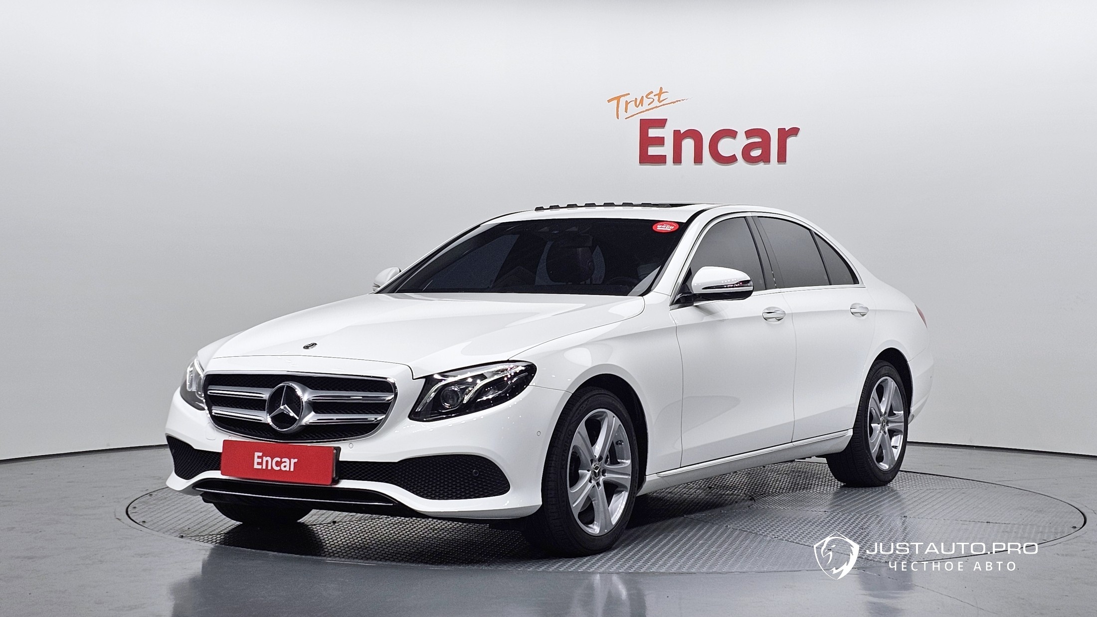 Автомобиль Mercedes-Benz E-Class