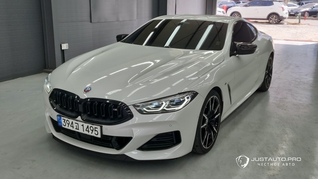 Автомобиль BMW 8-Series