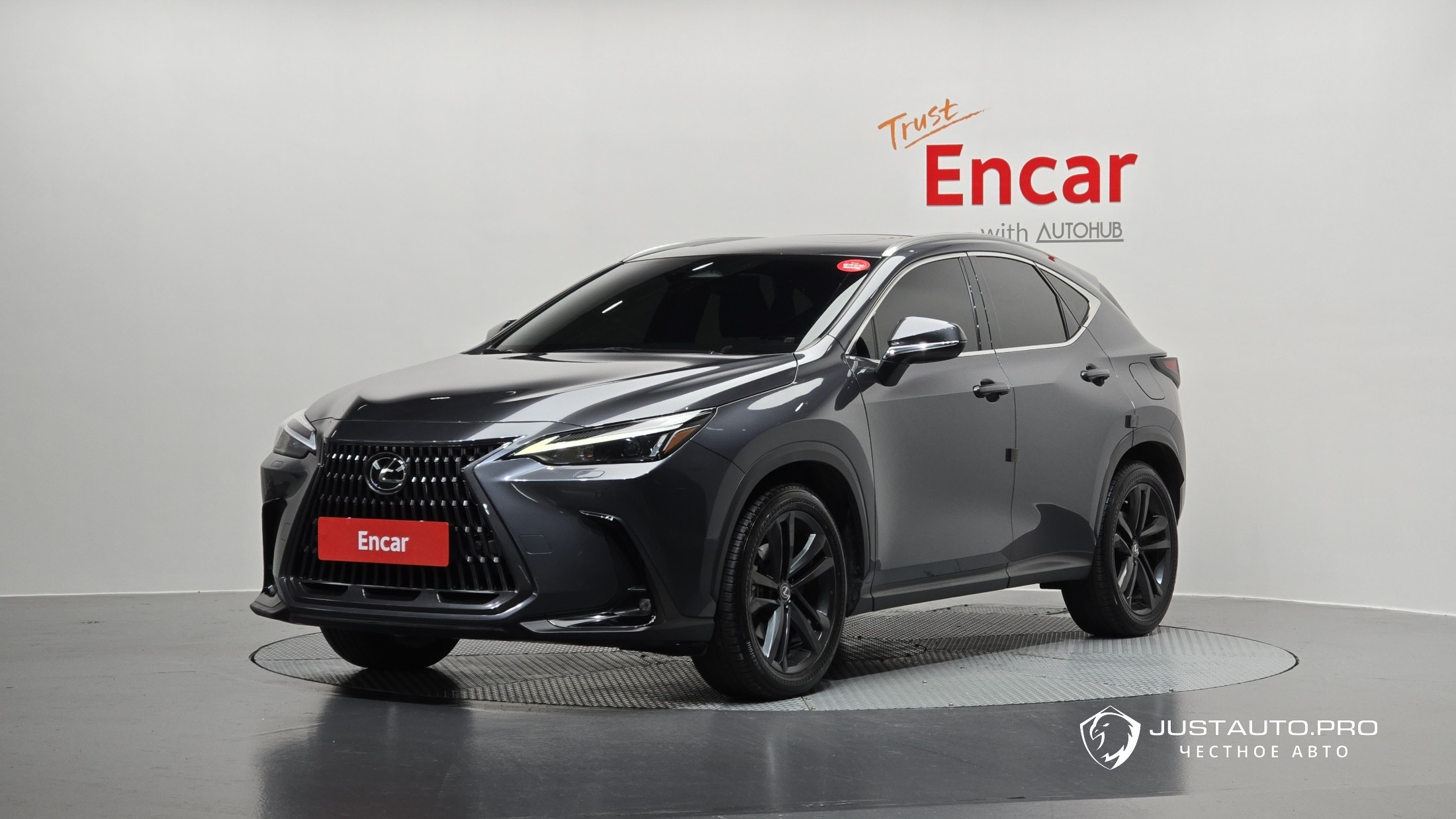 Автомобиль Lexus NX