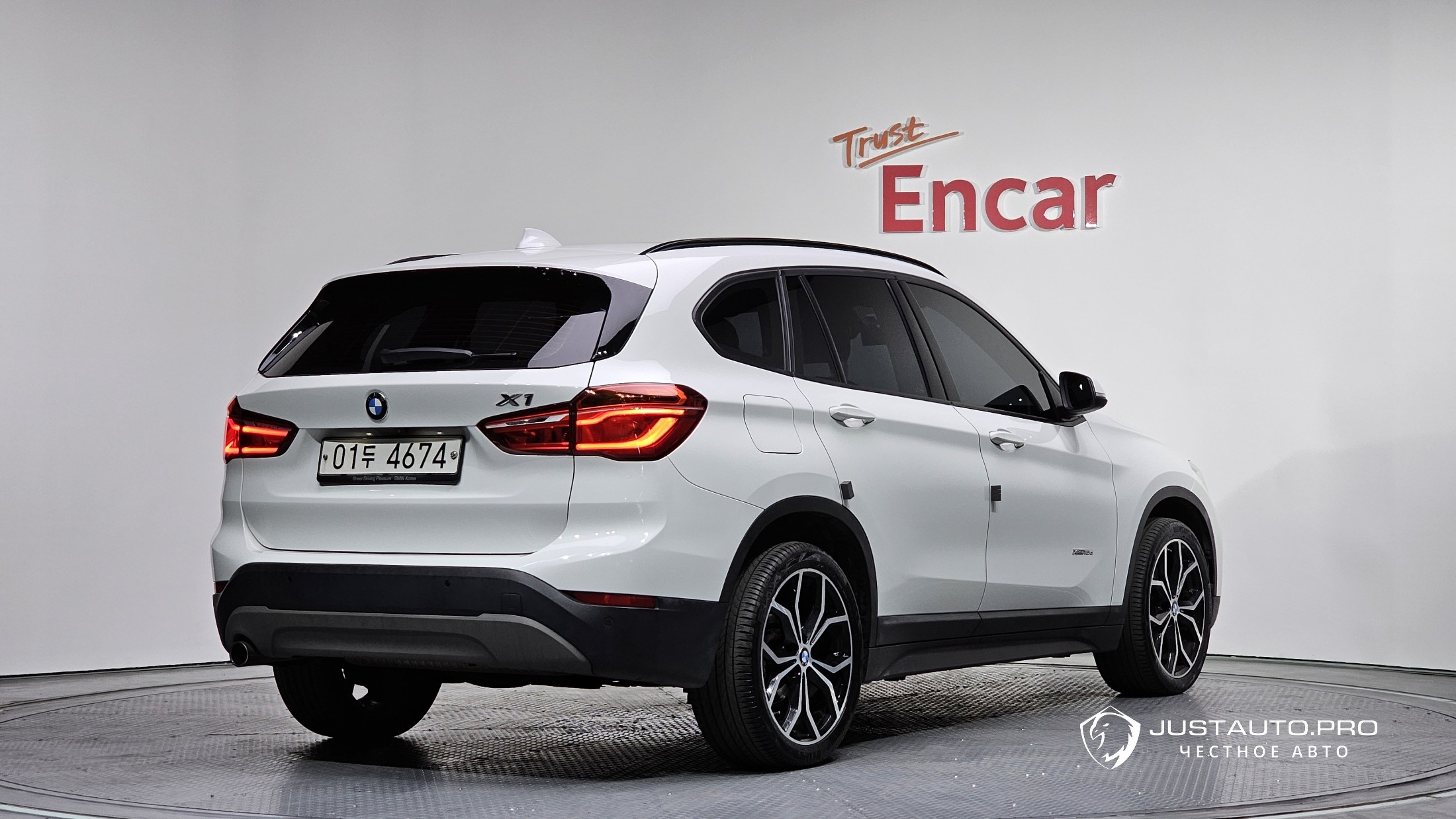 Автомобиль BMW X1