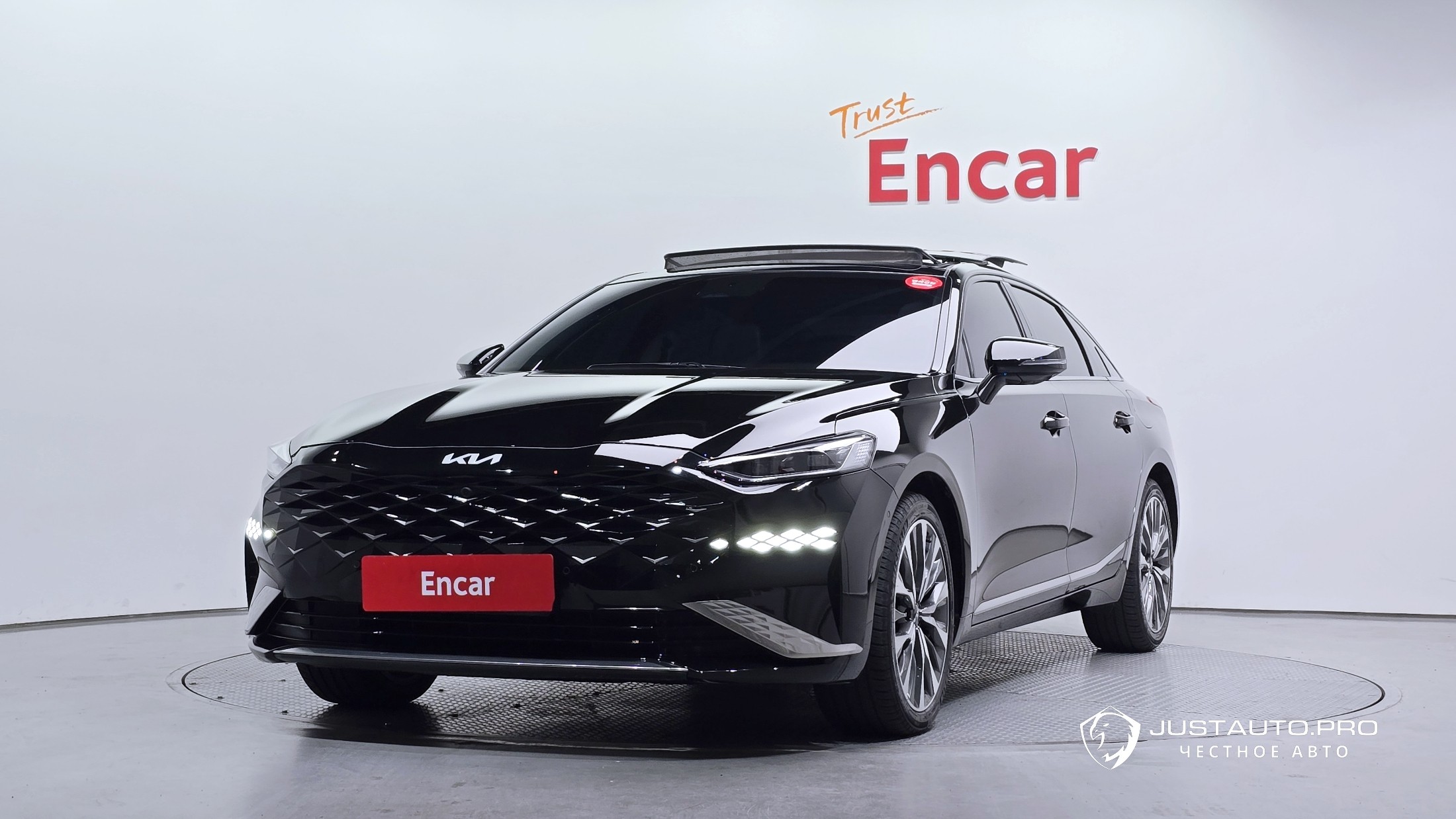 Автомобиль Kia K8