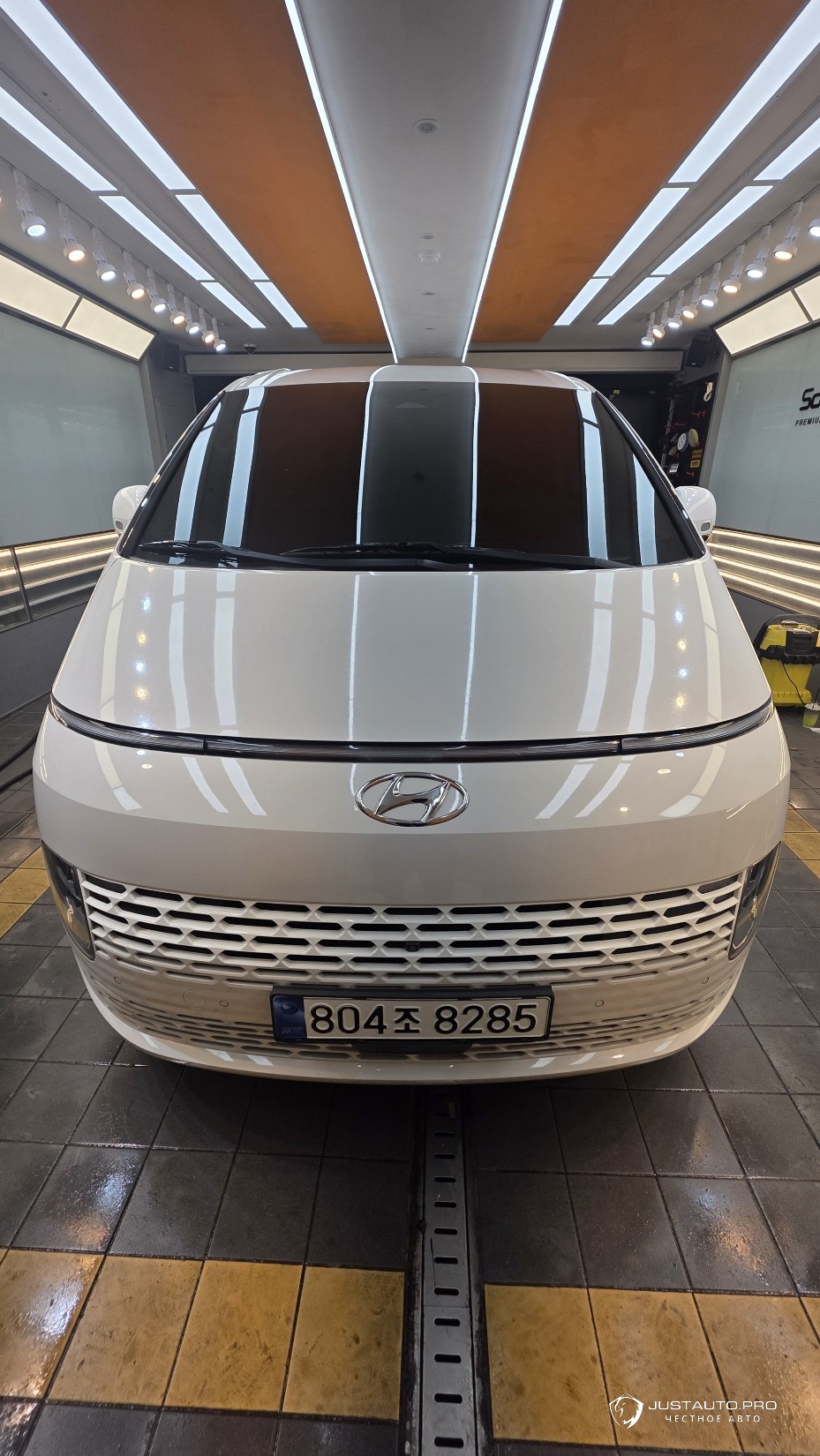 Автомобиль Hyundai Staria