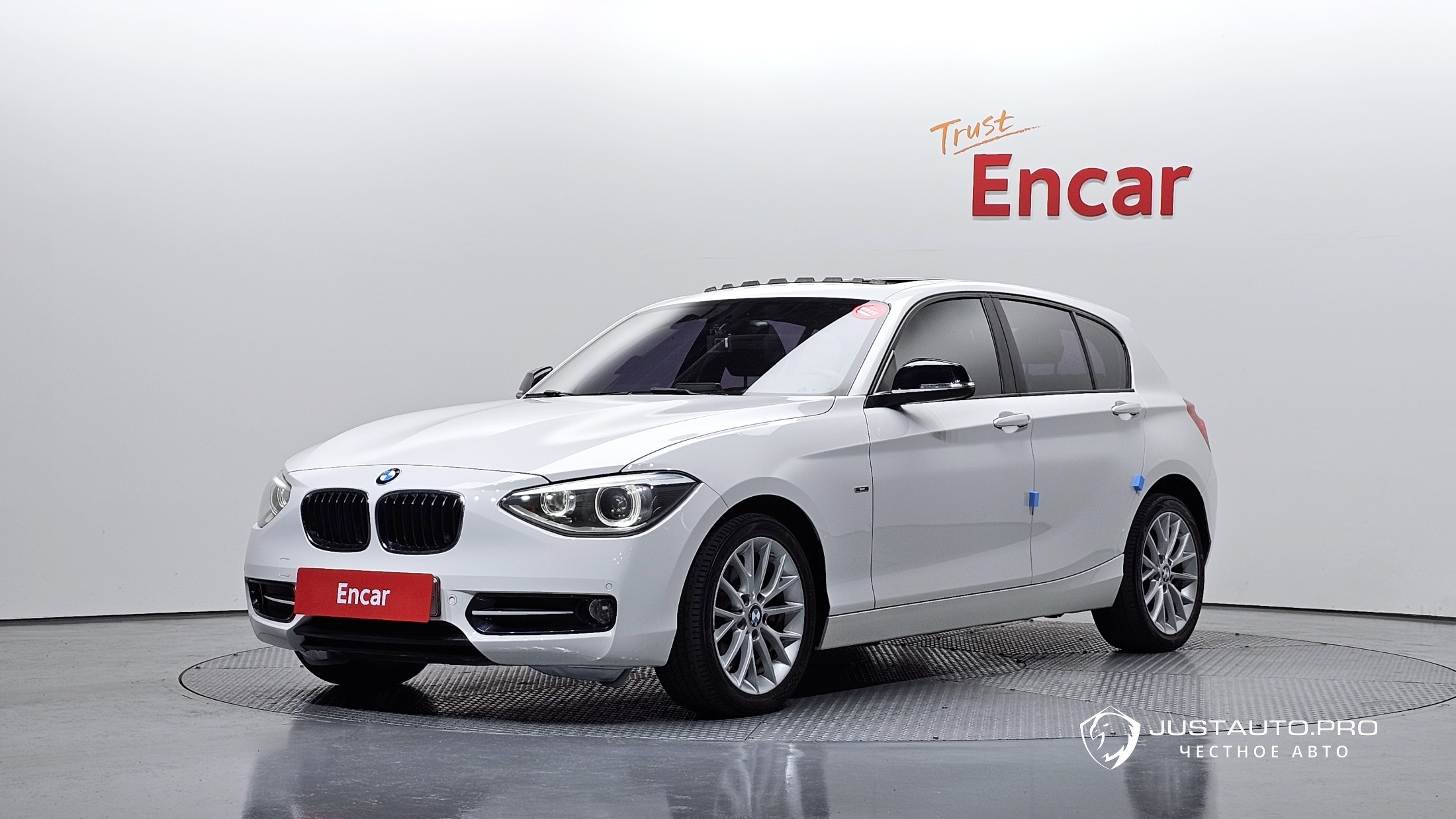 Автомобиль BMW 1-Series