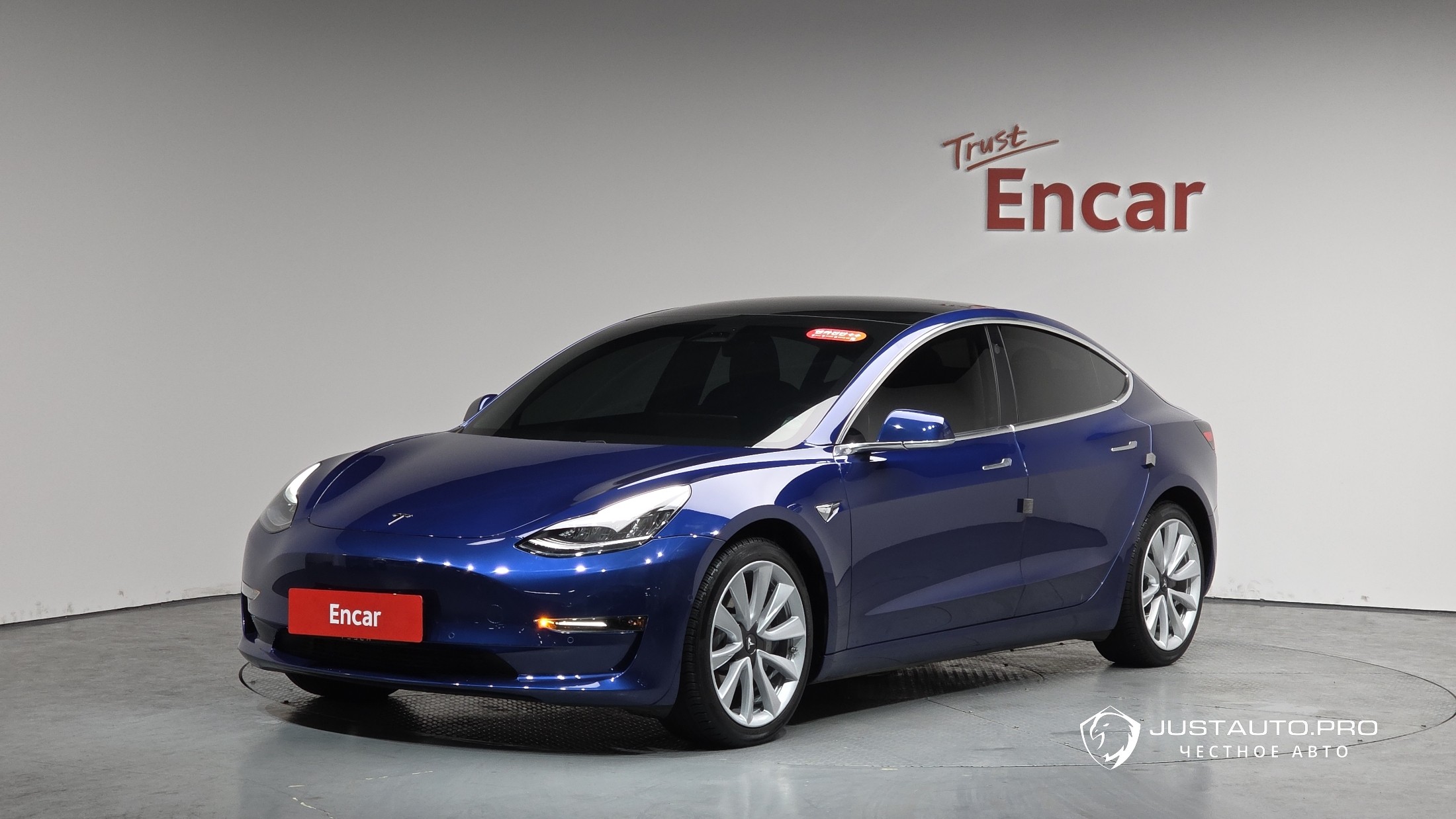 Автомобиль Tesla Model 3