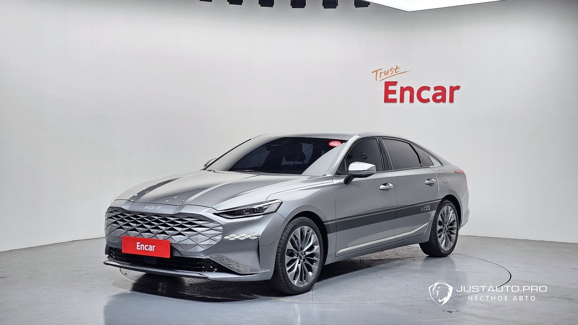 Автомобиль Kia K8