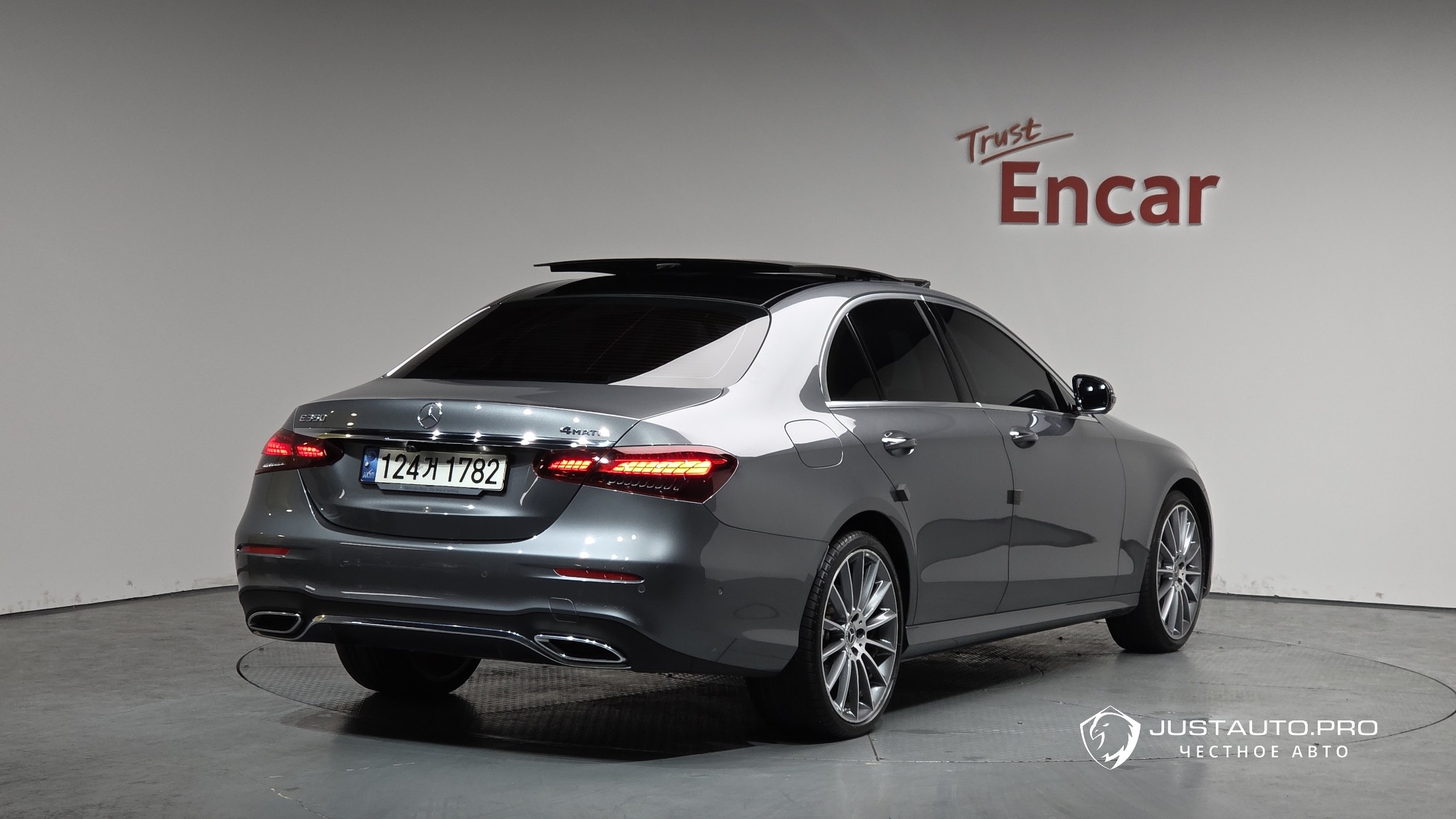 Автомобиль Mercedes-Benz E-Class