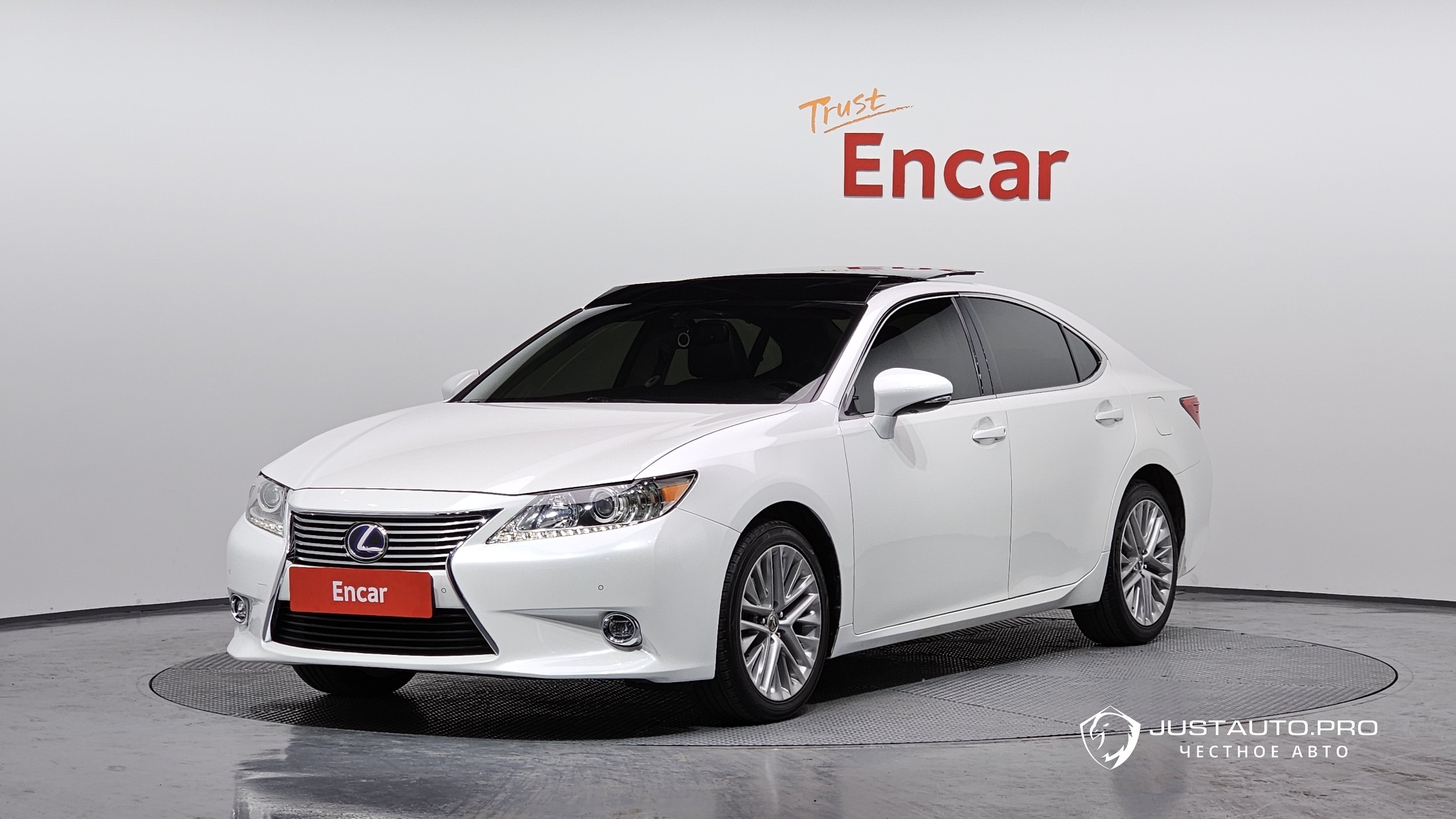 Автомобиль Lexus ES