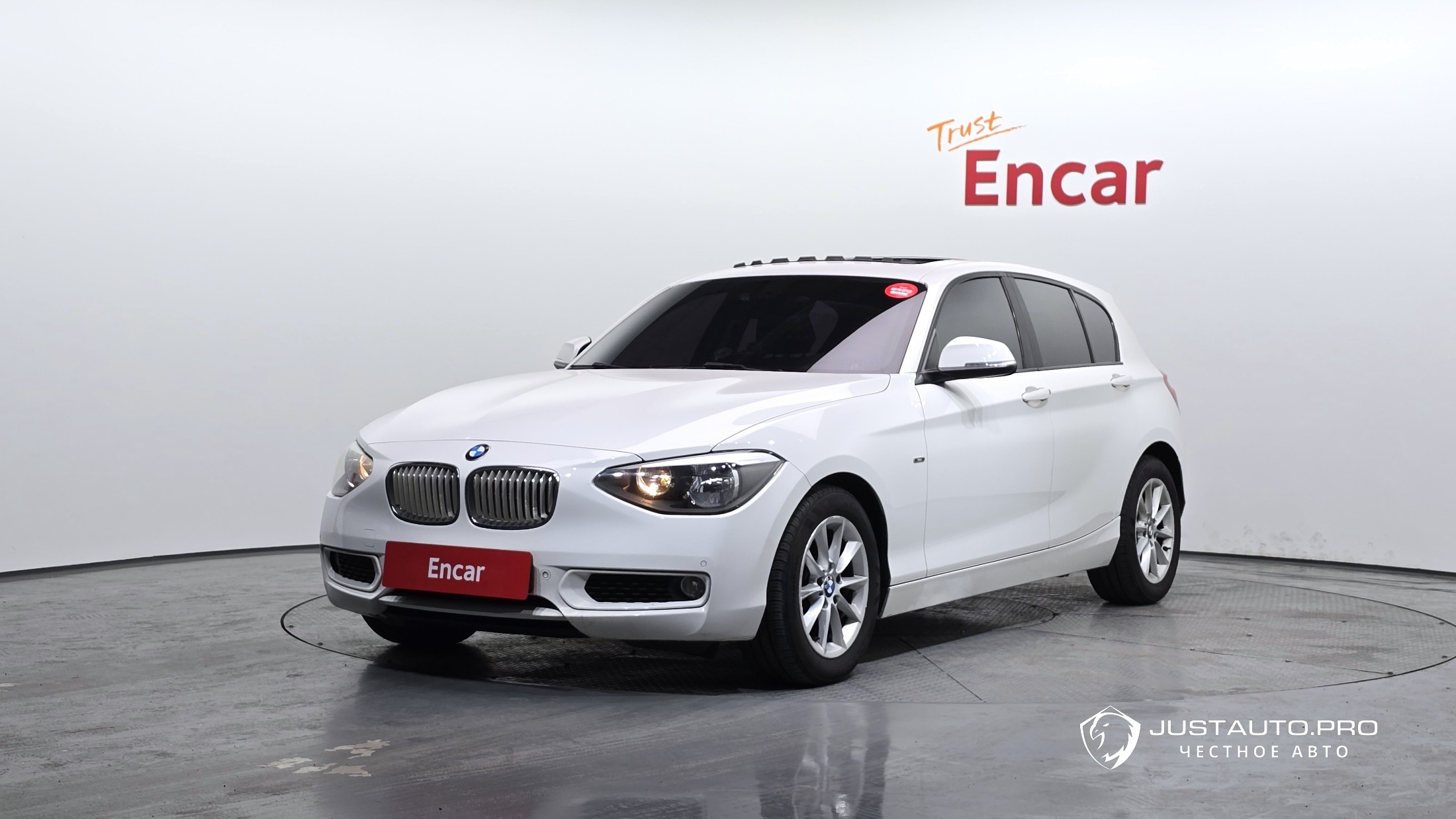 Автомобиль BMW 1-Series