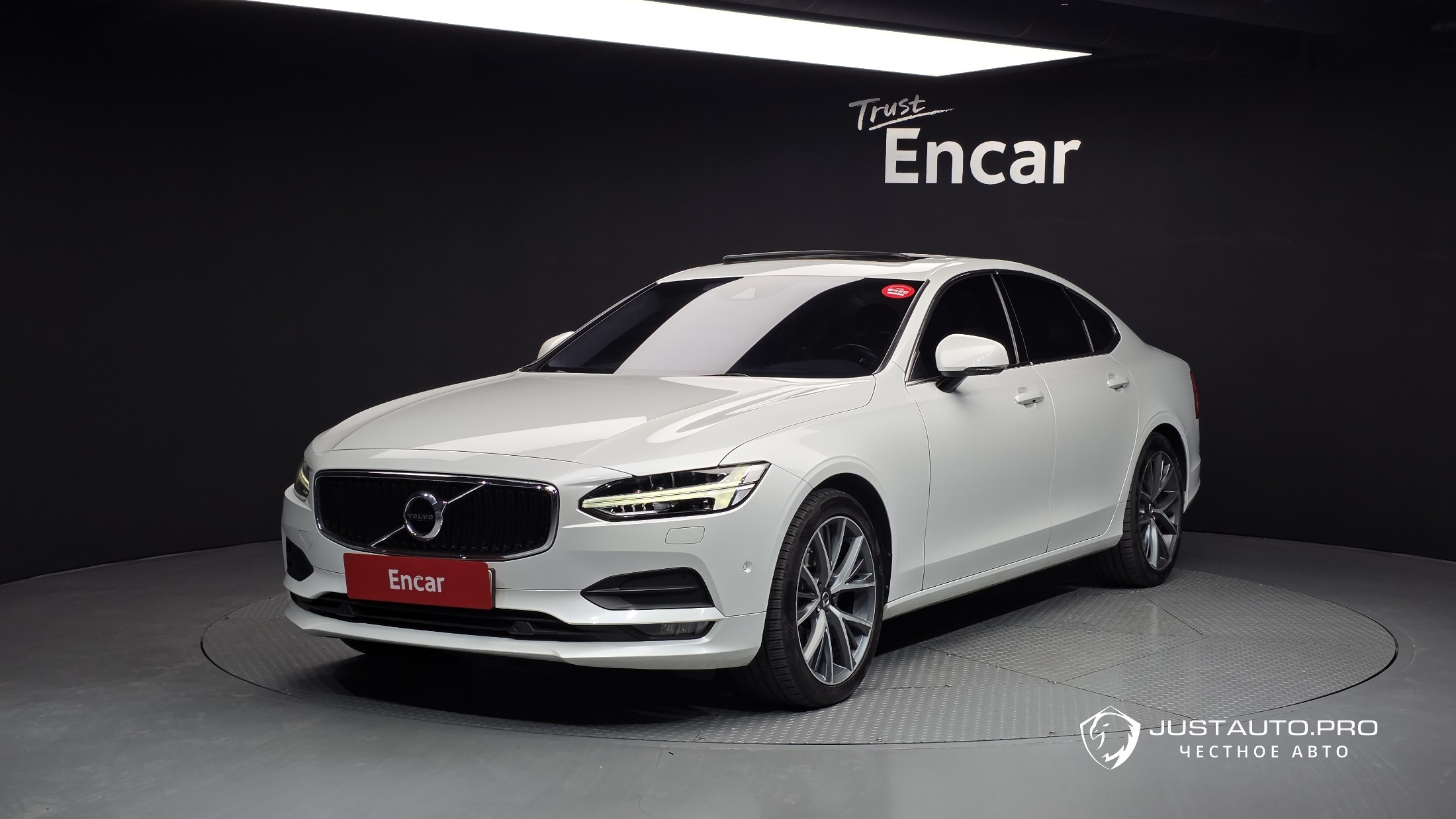 Автомобиль Volvo S90
