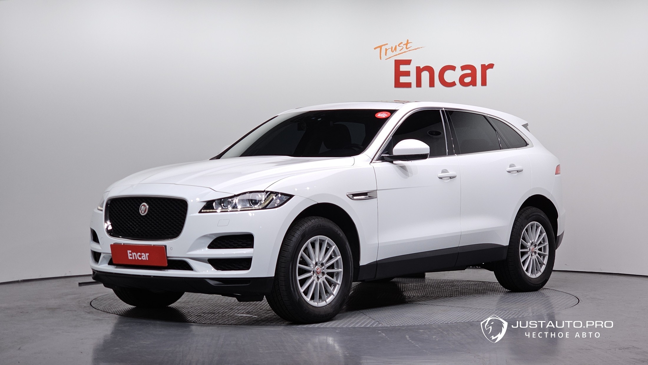 Автомобиль Jaguar F-PACE