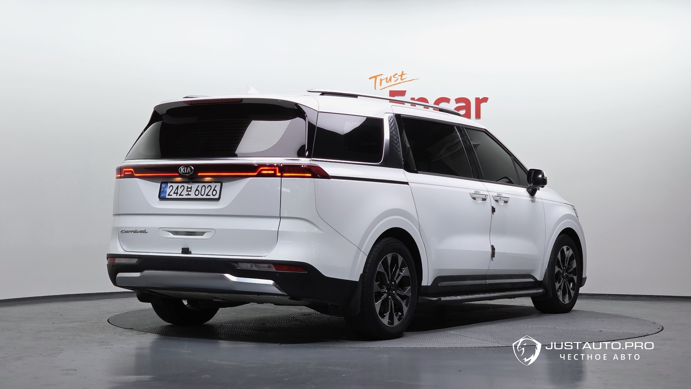 Автомобиль Kia Canival