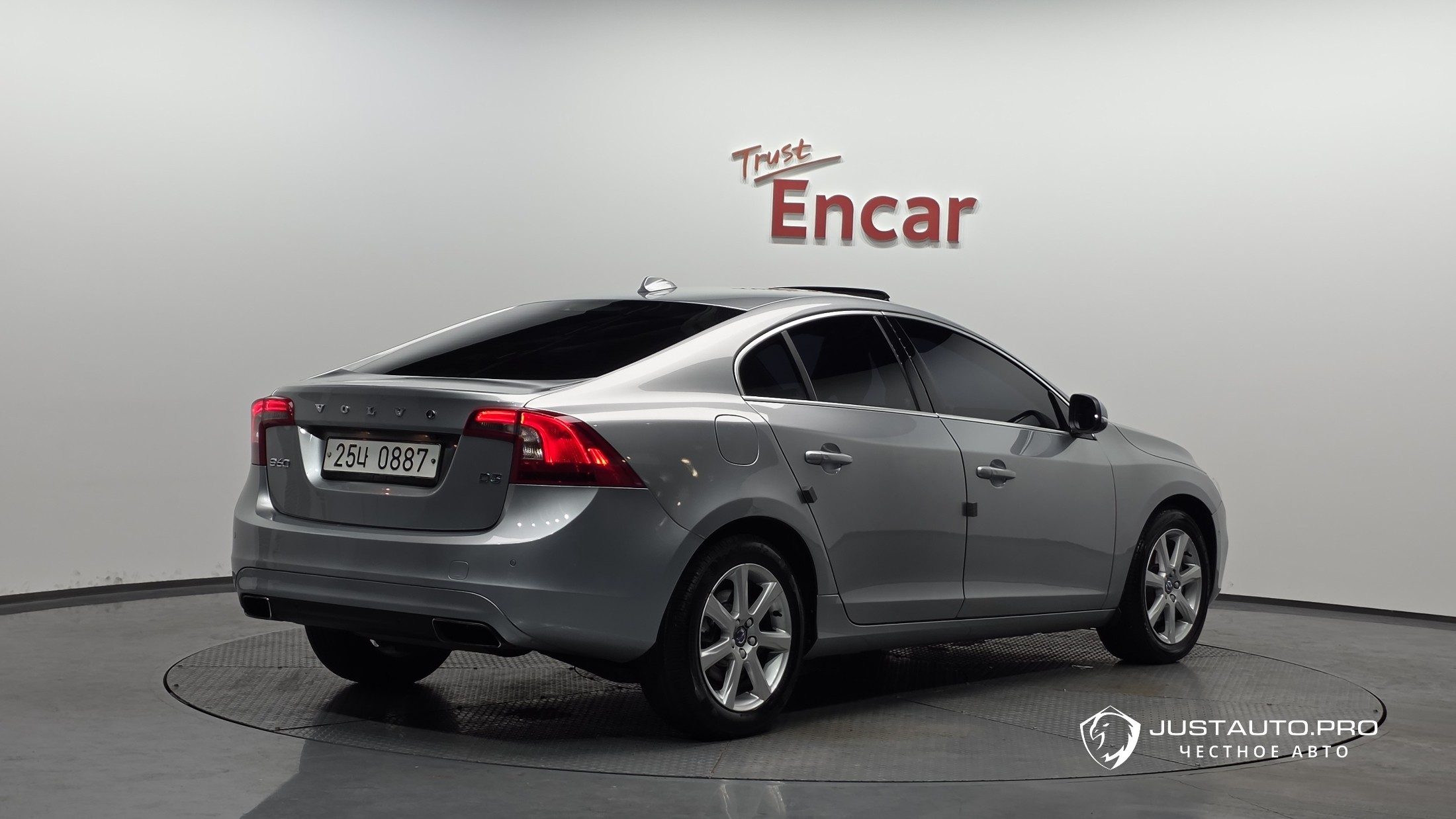 Автомобиль Volvo S60