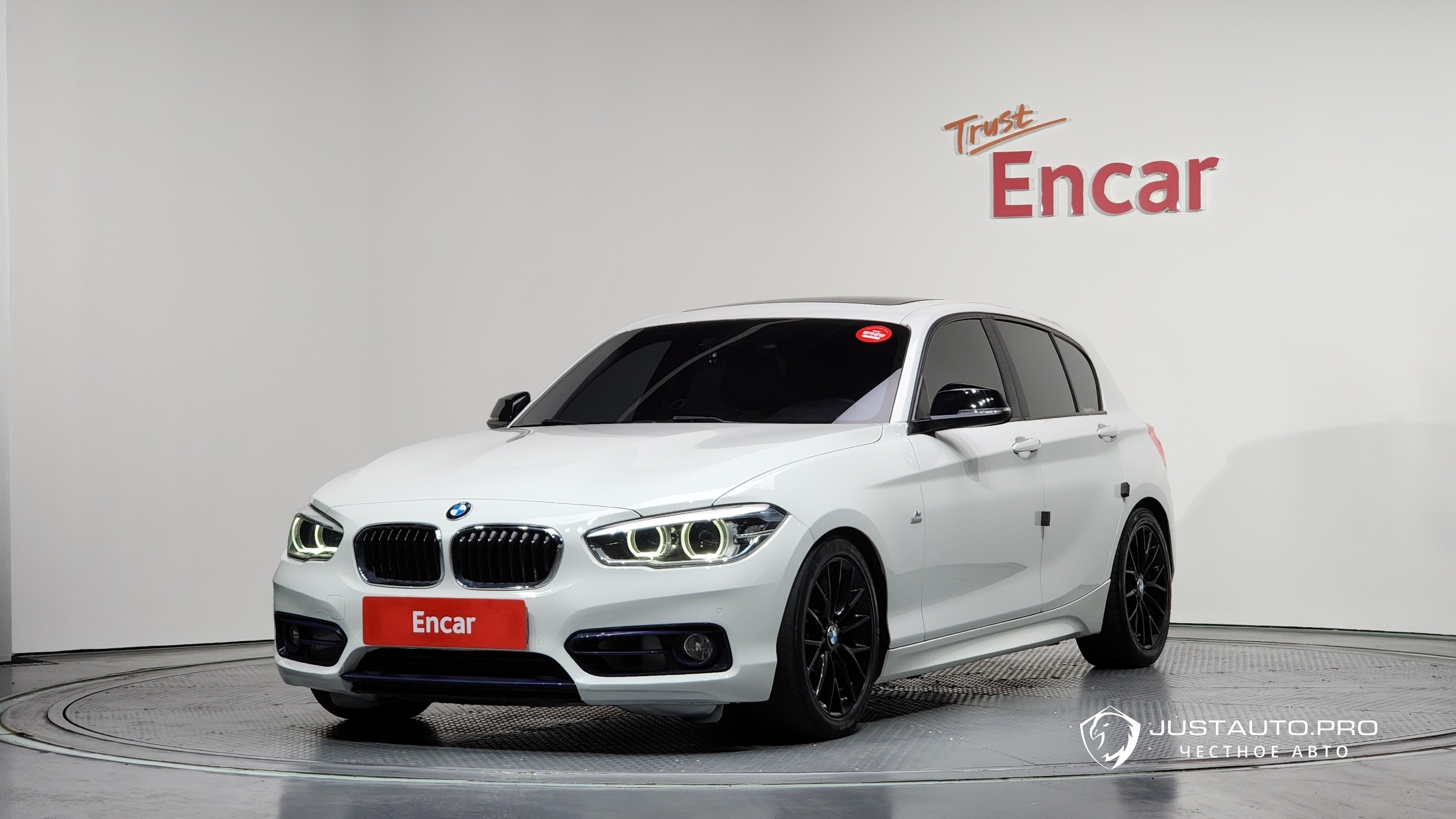 Автомобиль BMW 1-Series