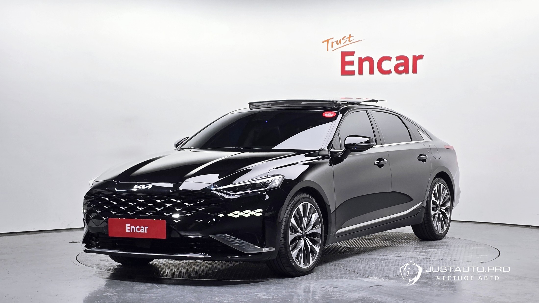 Автомобиль Kia K8