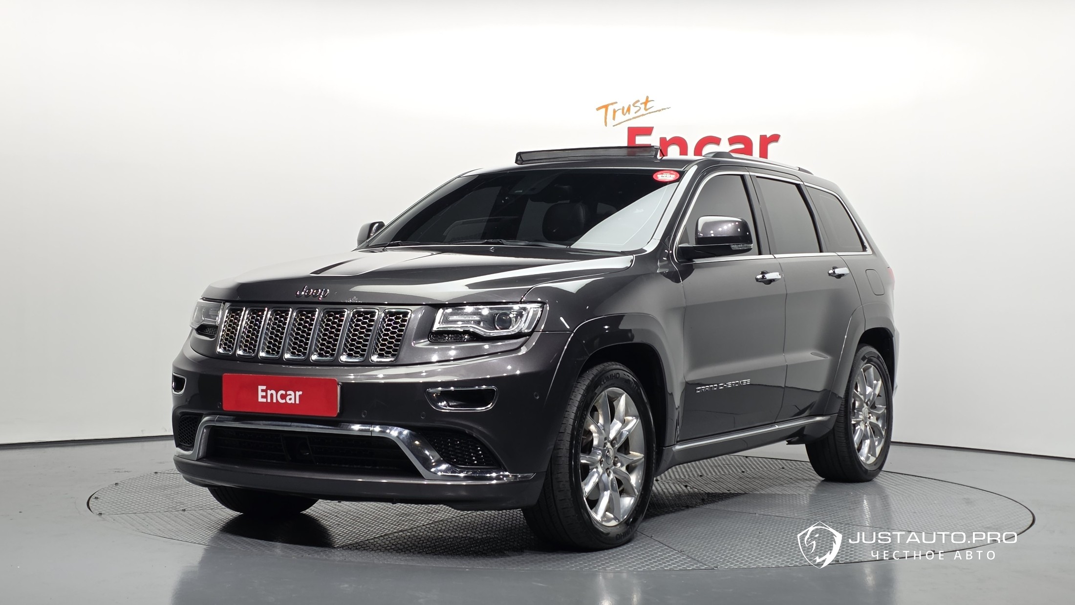 Автомобиль Jeep Cherokee