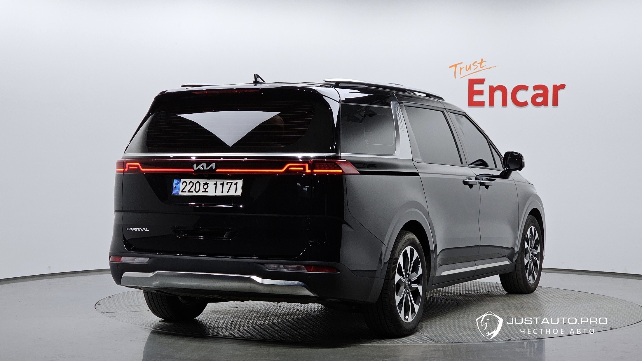 Автомобиль Kia Canival