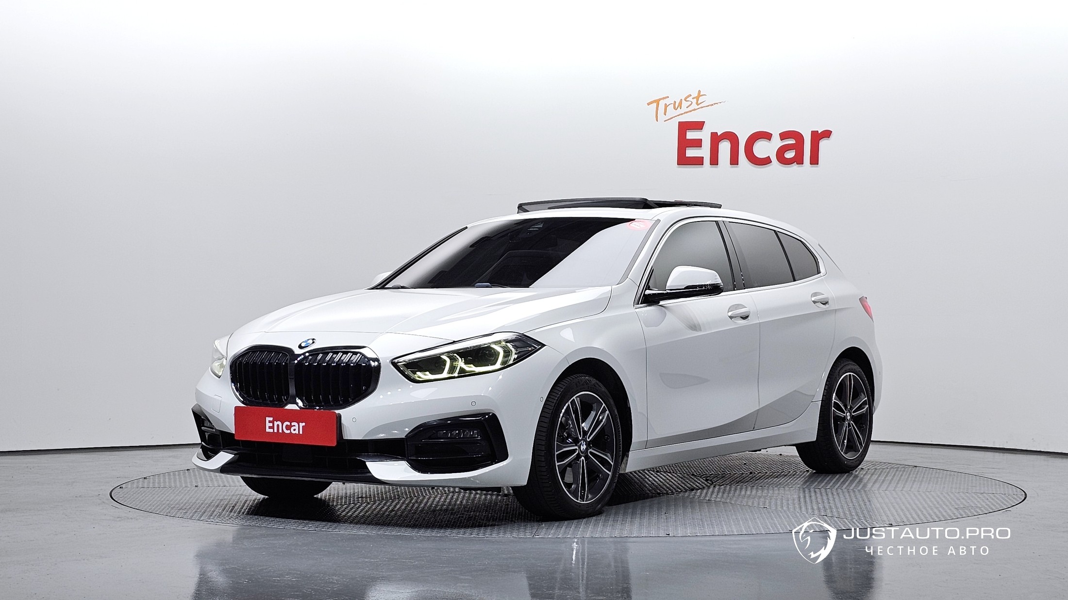 Автомобиль BMW 1-Series