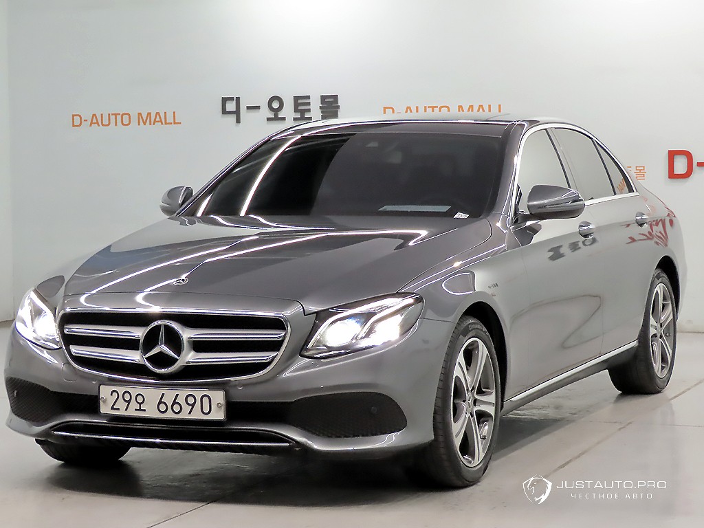 Автомобиль Mercedes-Benz E-Class