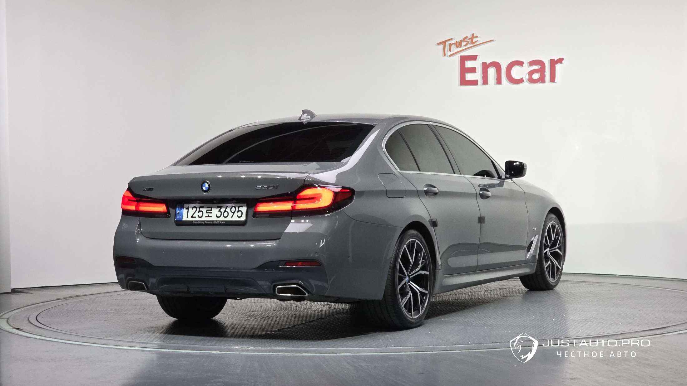 Автомобиль BMW 5-Series