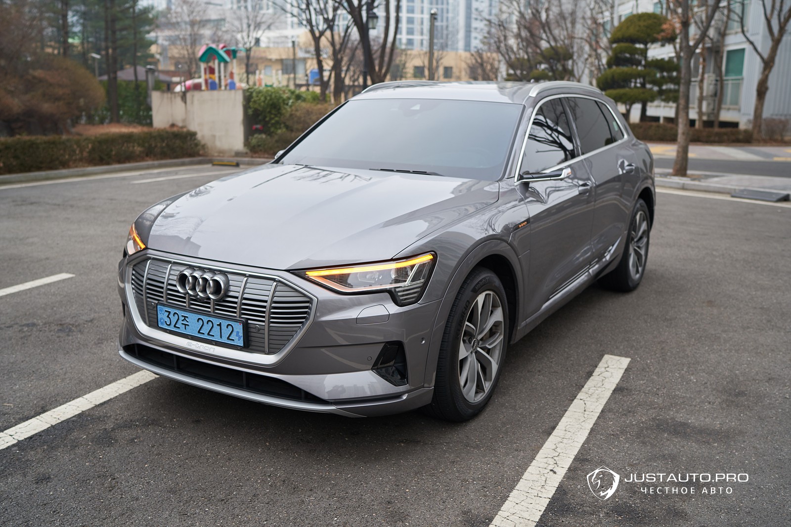Автомобиль Audi e-tron