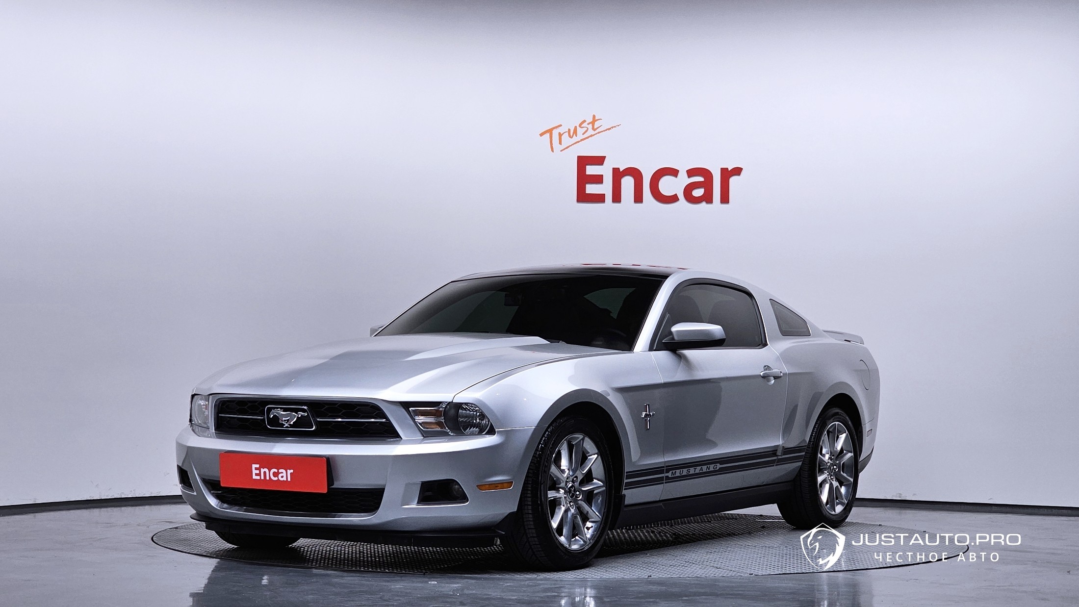 Автомобиль Ford Mustang