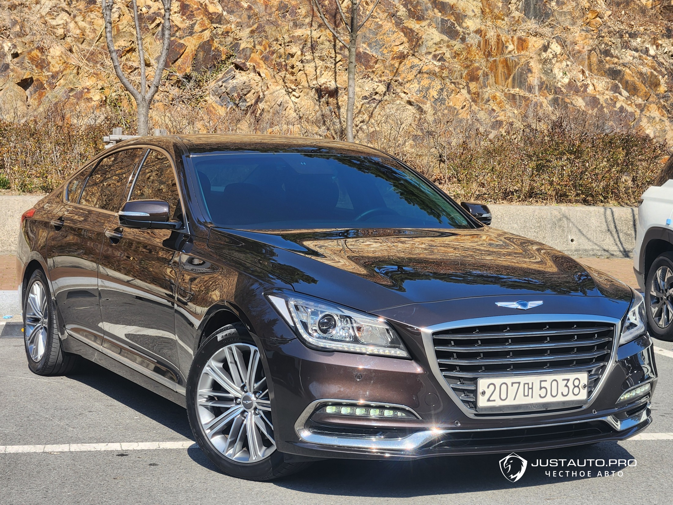 Автомобиль Genesis G80