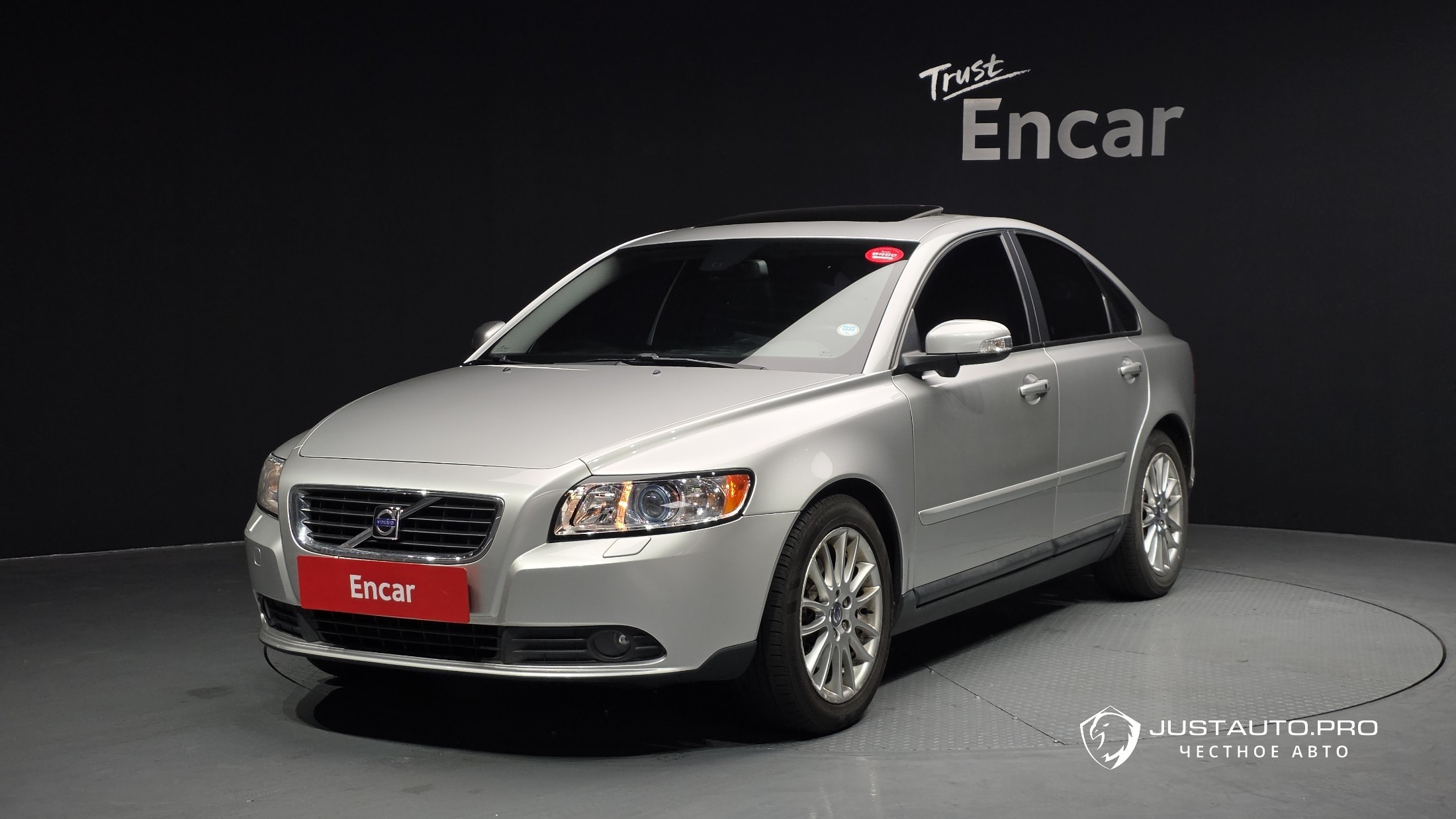 Автомобиль Volvo S40