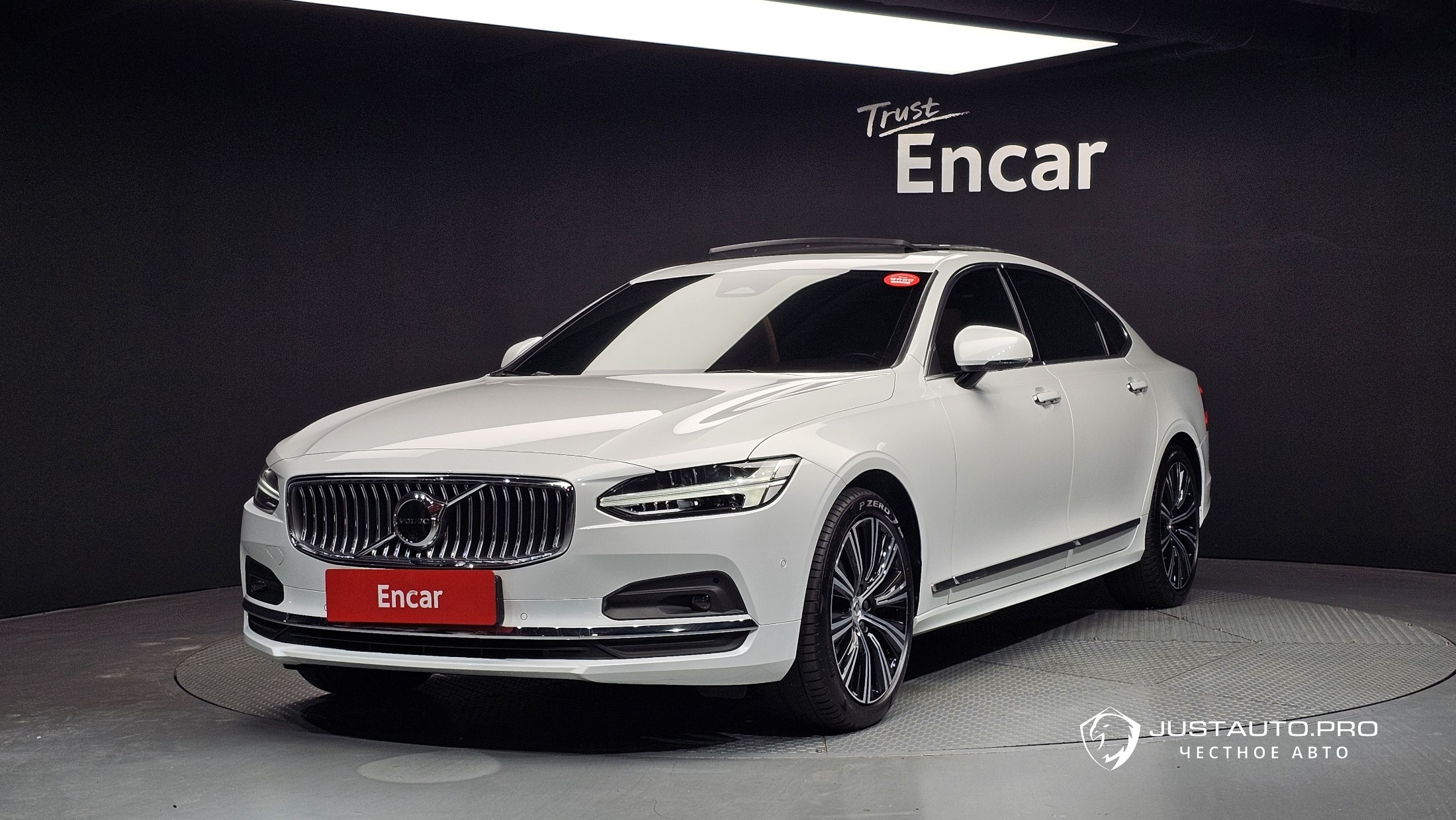 Автомобиль Volvo S90