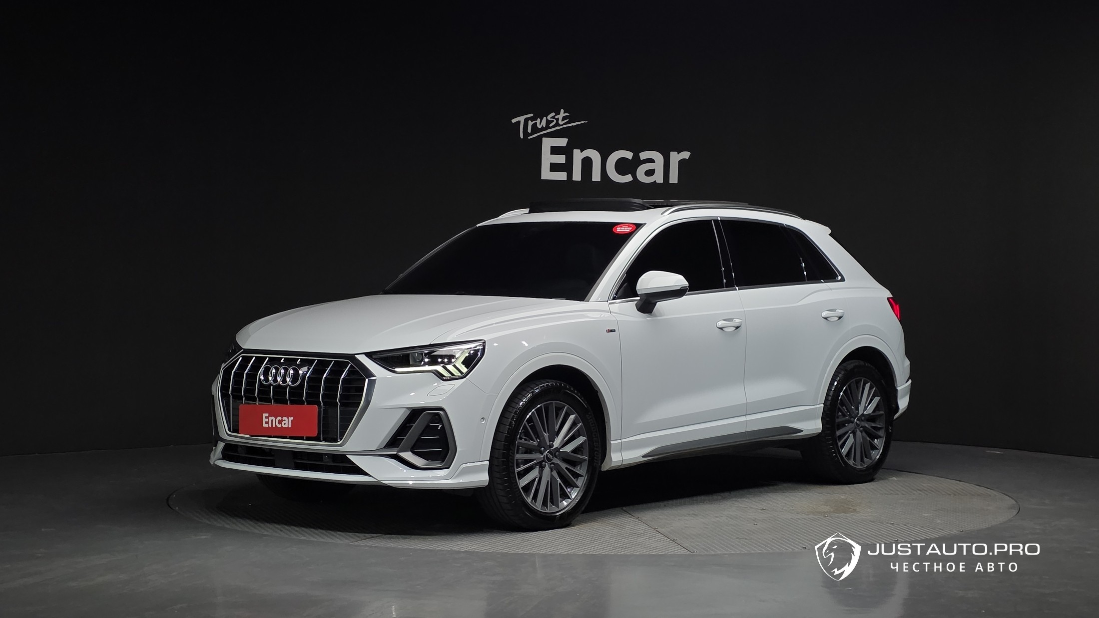 Автомобиль Audi Q3