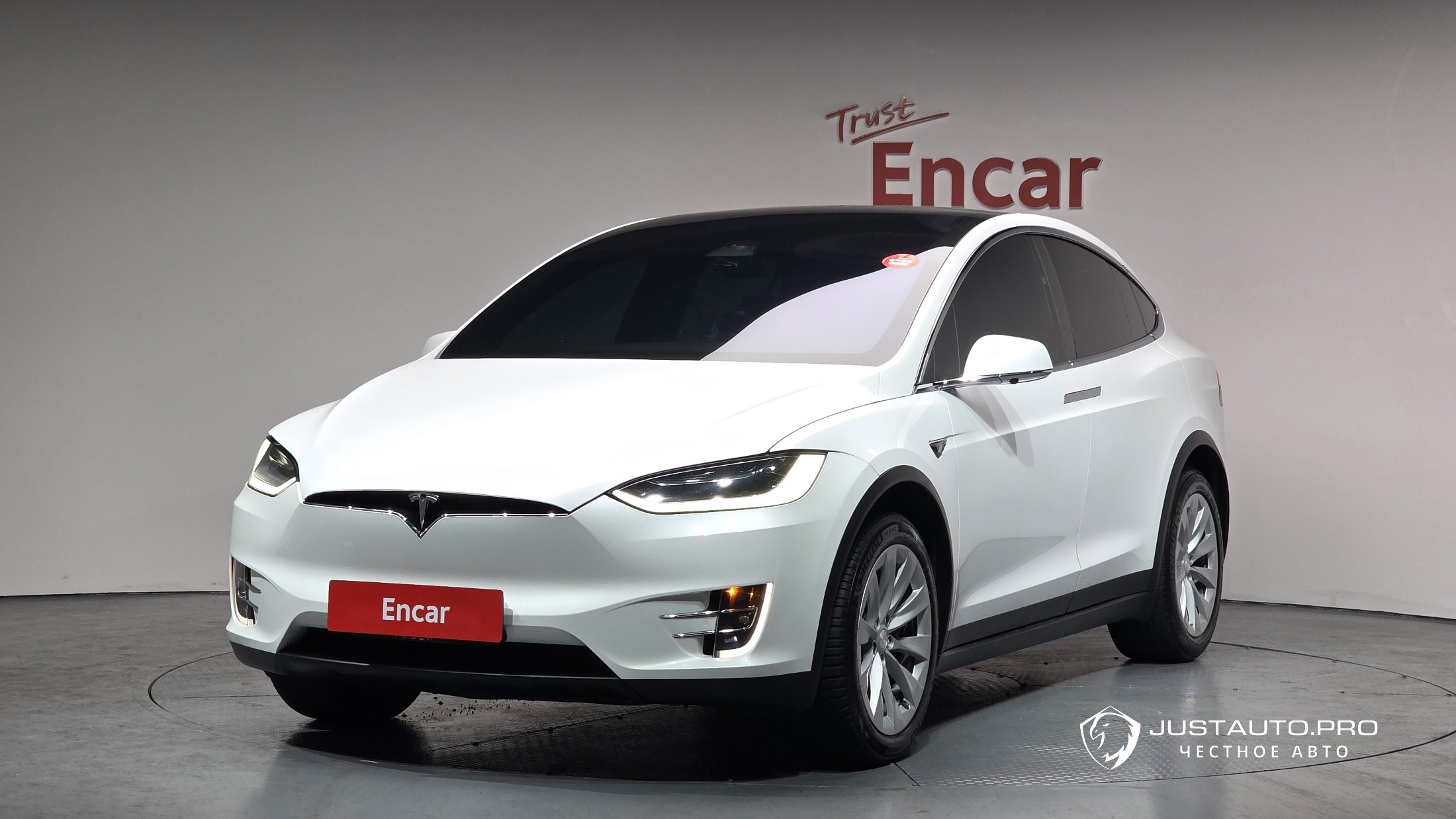 Автомобиль Tesla Model X