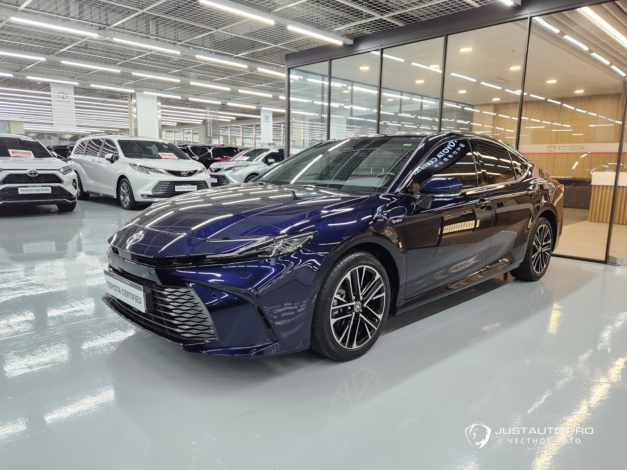 Автомобиль Toyota Camry
