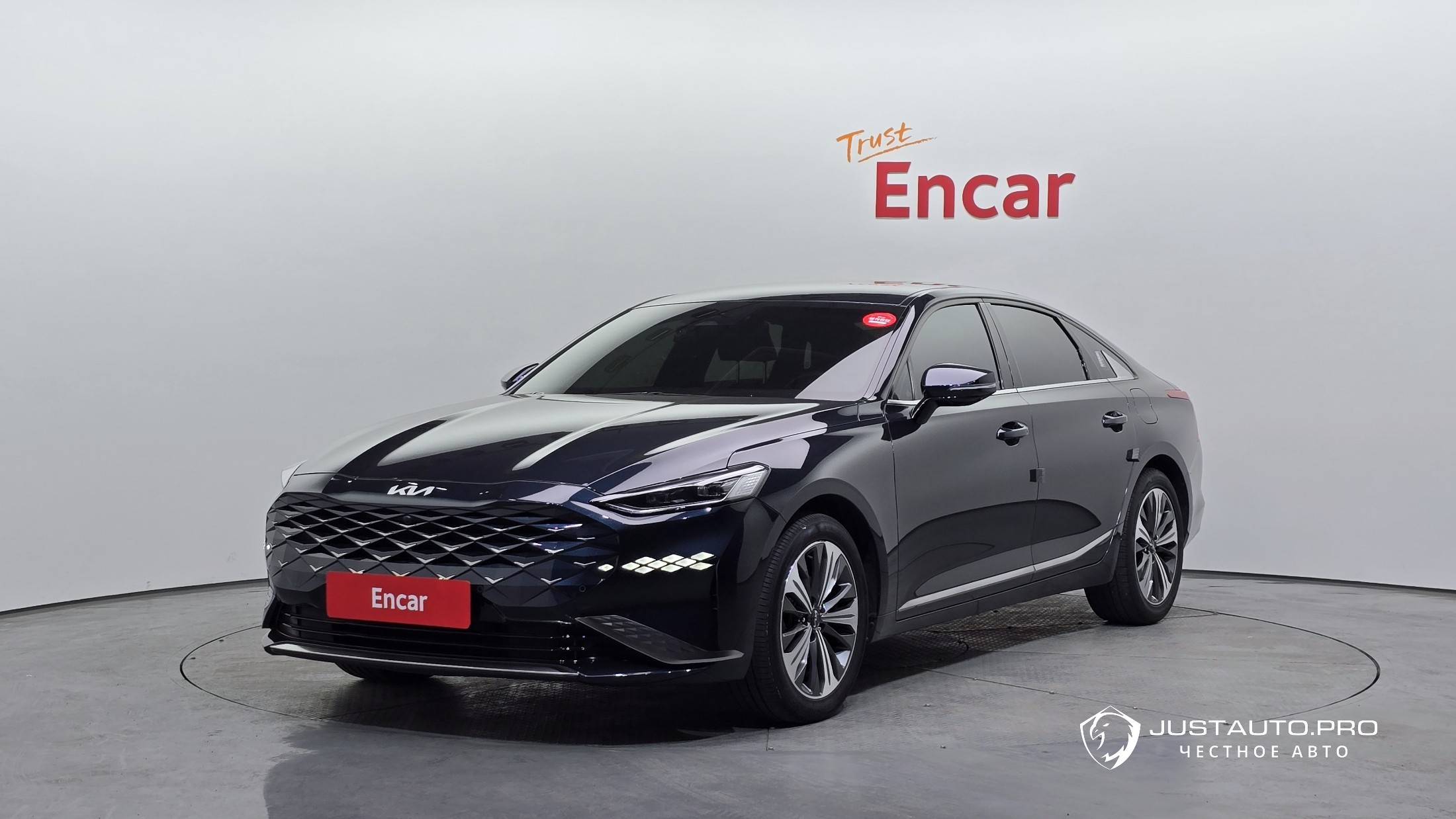Автомобиль Kia K8