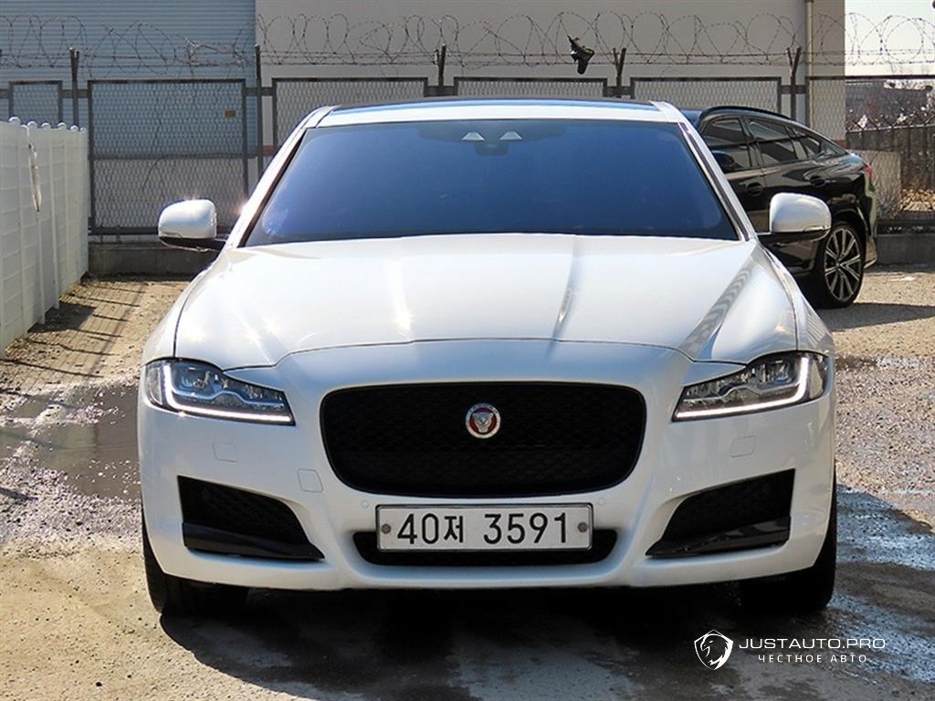 Автомобиль Jaguar XF