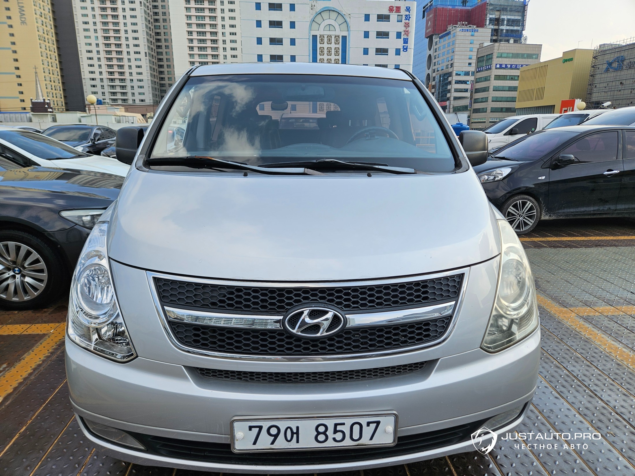 Автомобиль Hyundai Starex