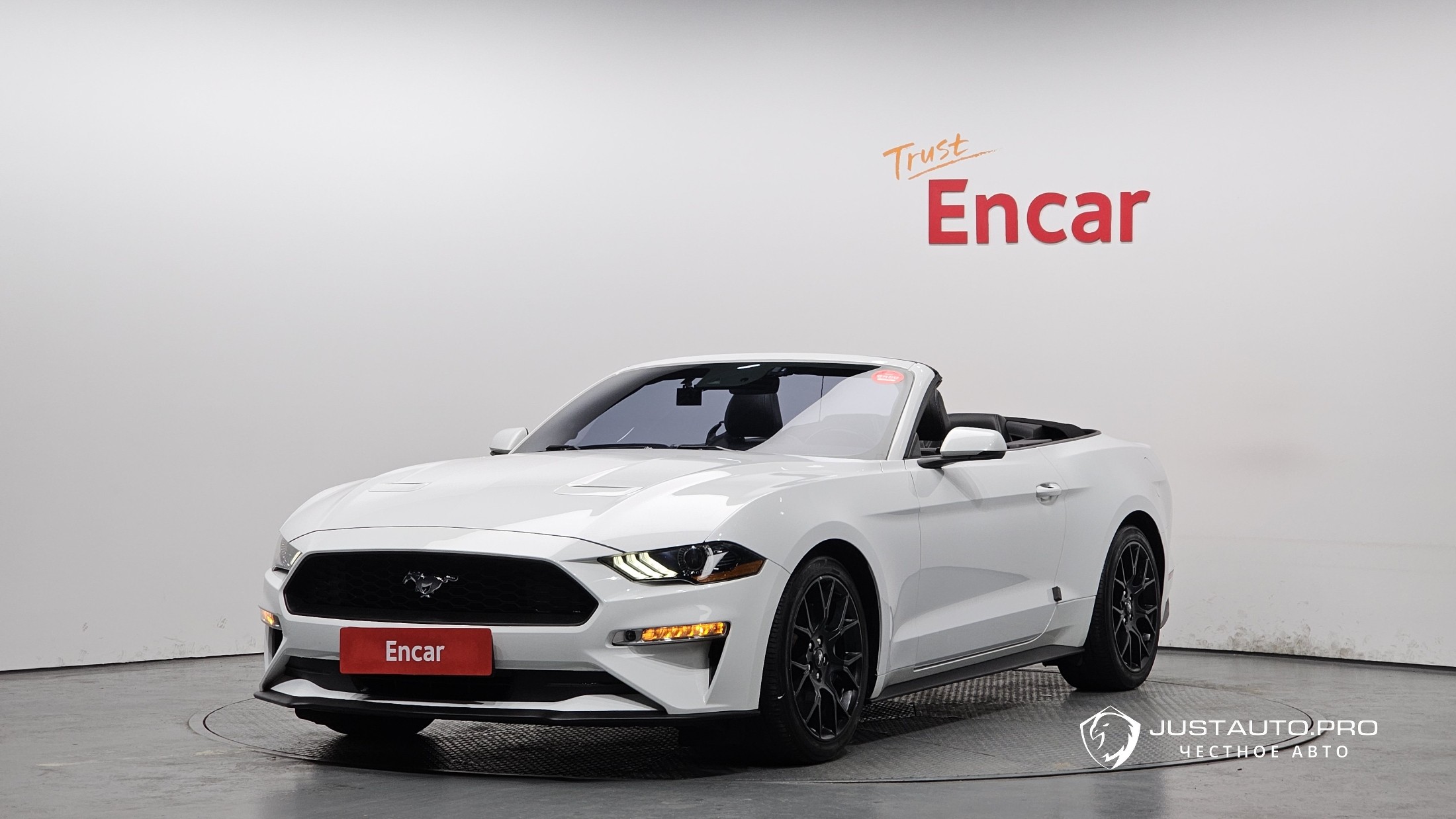 Автомобиль Ford Mustang