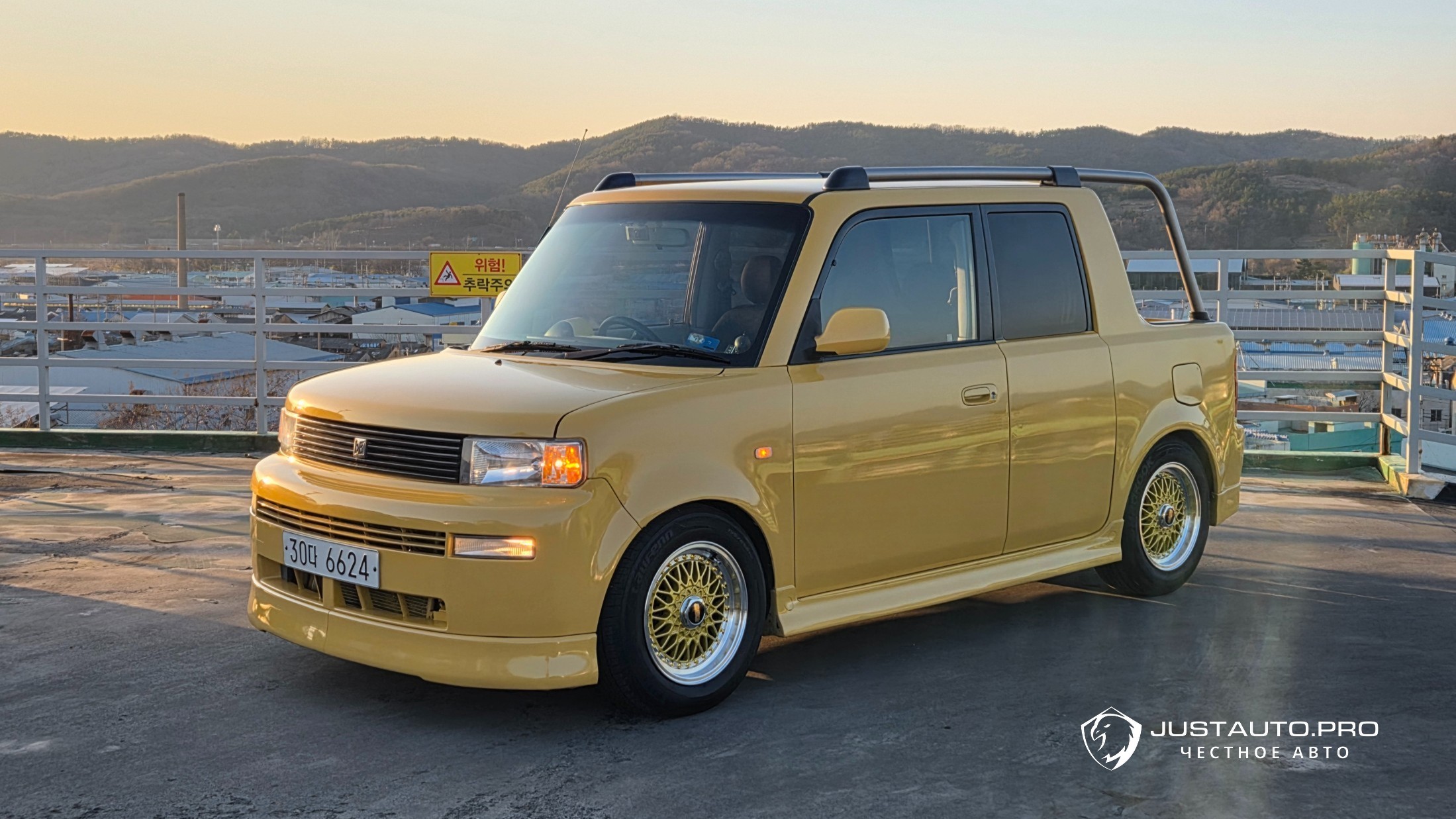 Автомобиль Toyota bB