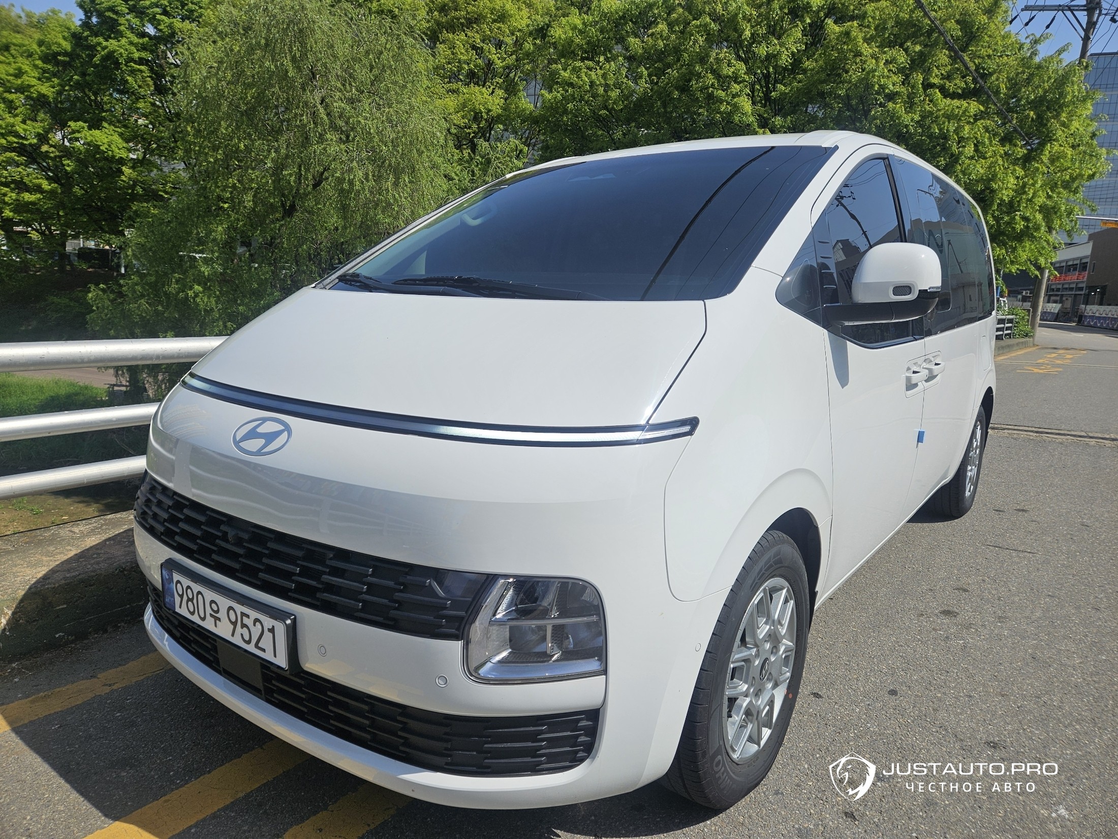 Автомобиль Hyundai Staria