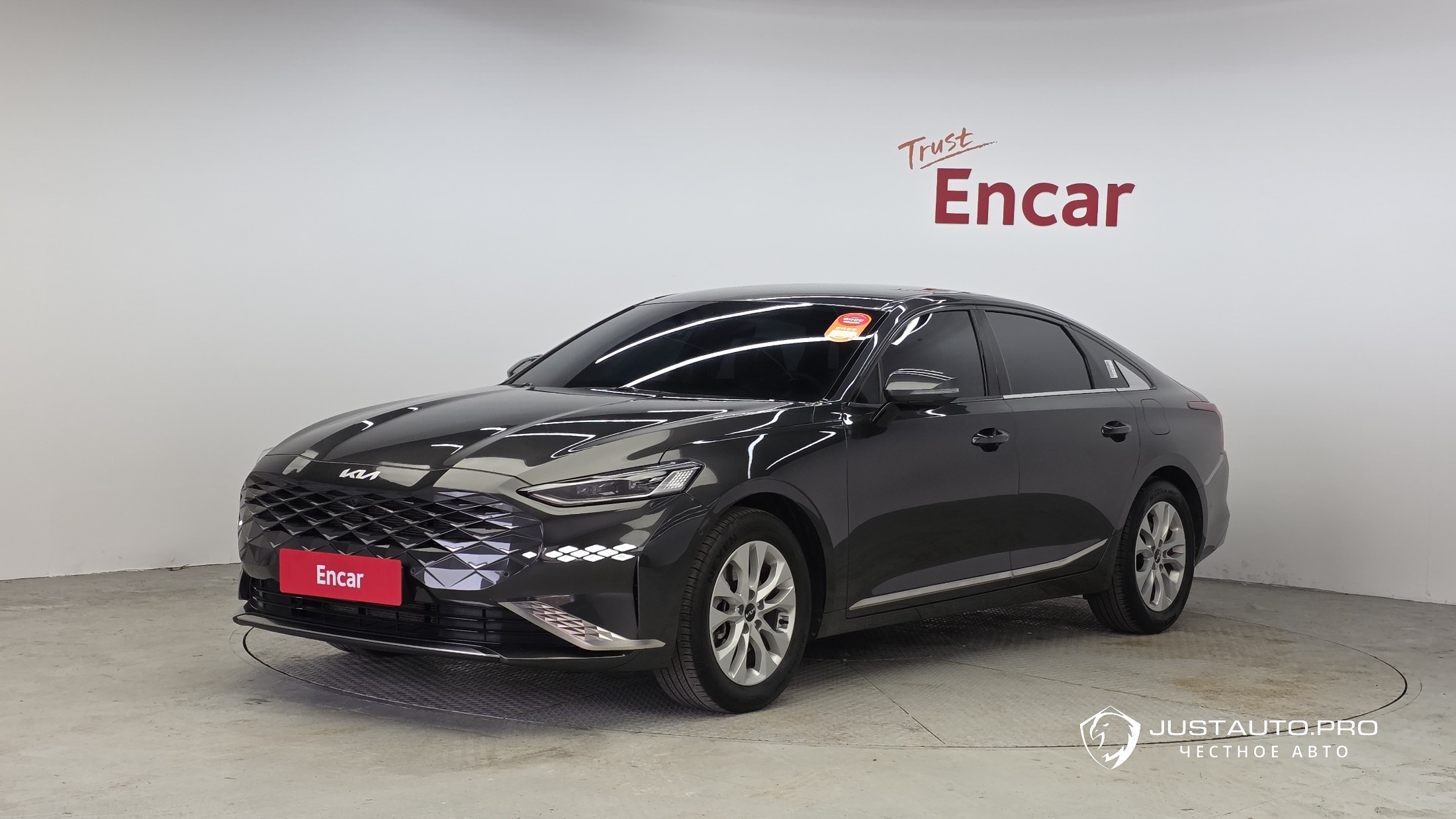Автомобиль Kia K8