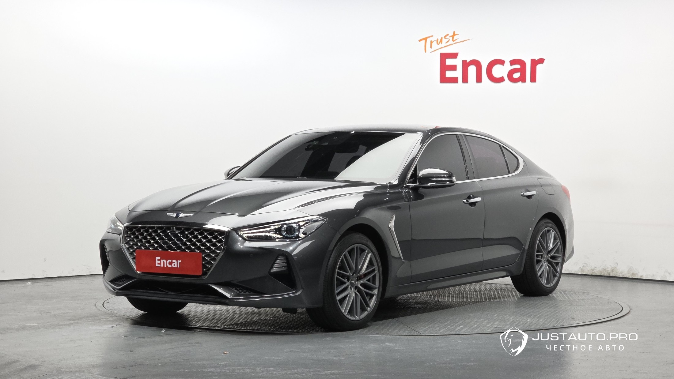 Автомобиль Genesis G70