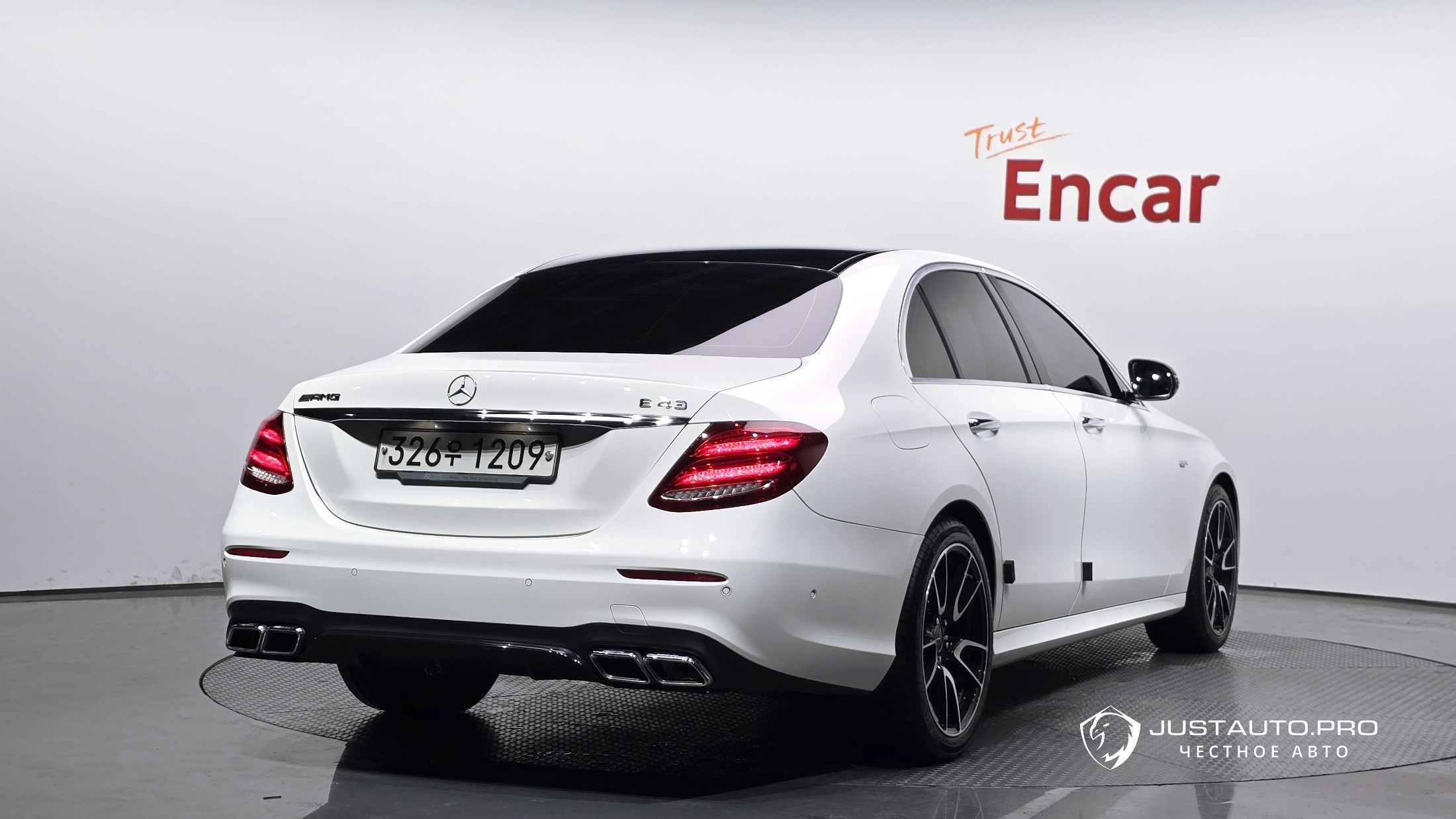 Автомобиль Mercedes-Benz E-Class