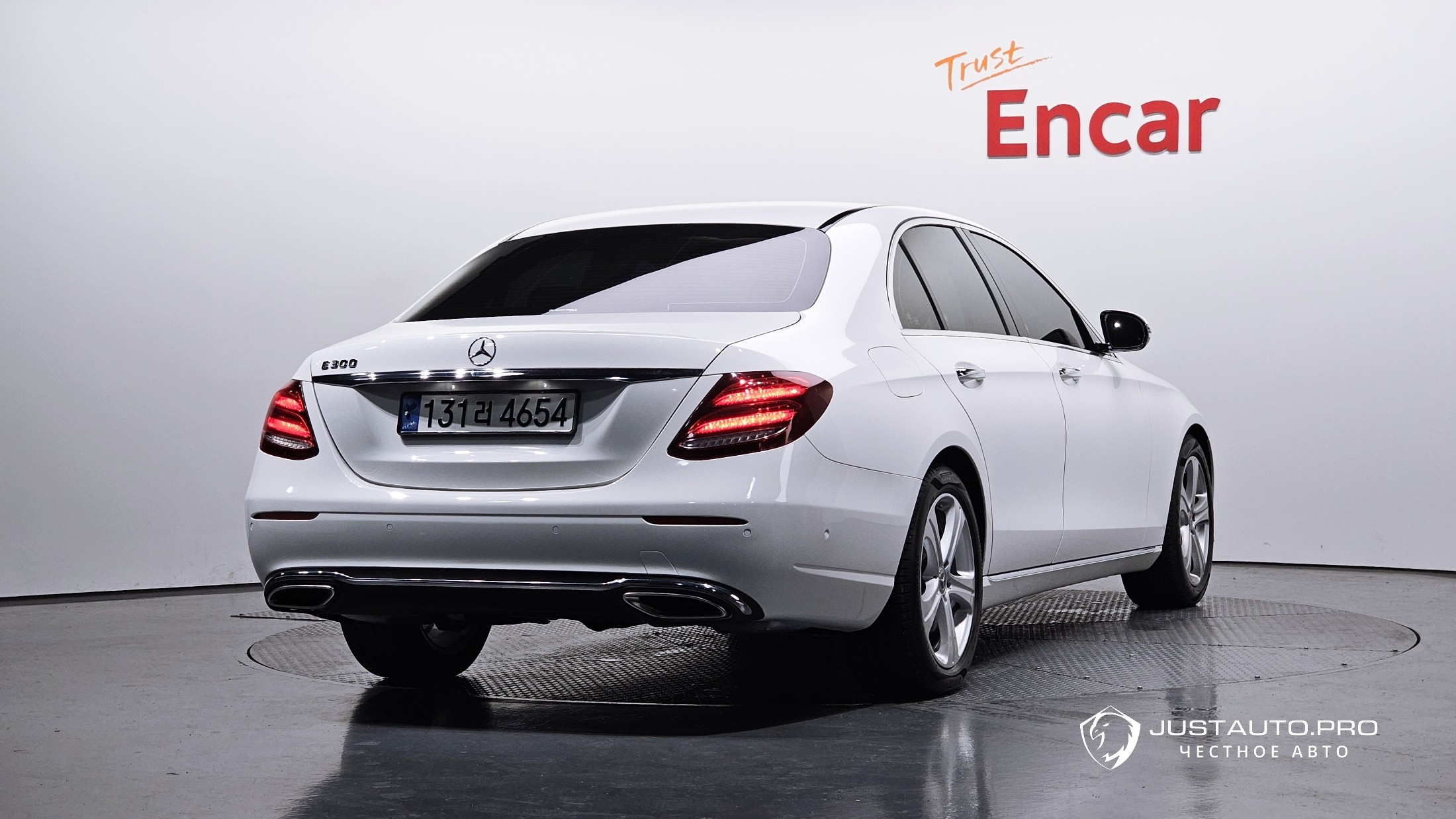 Автомобиль Mercedes-Benz E-Class